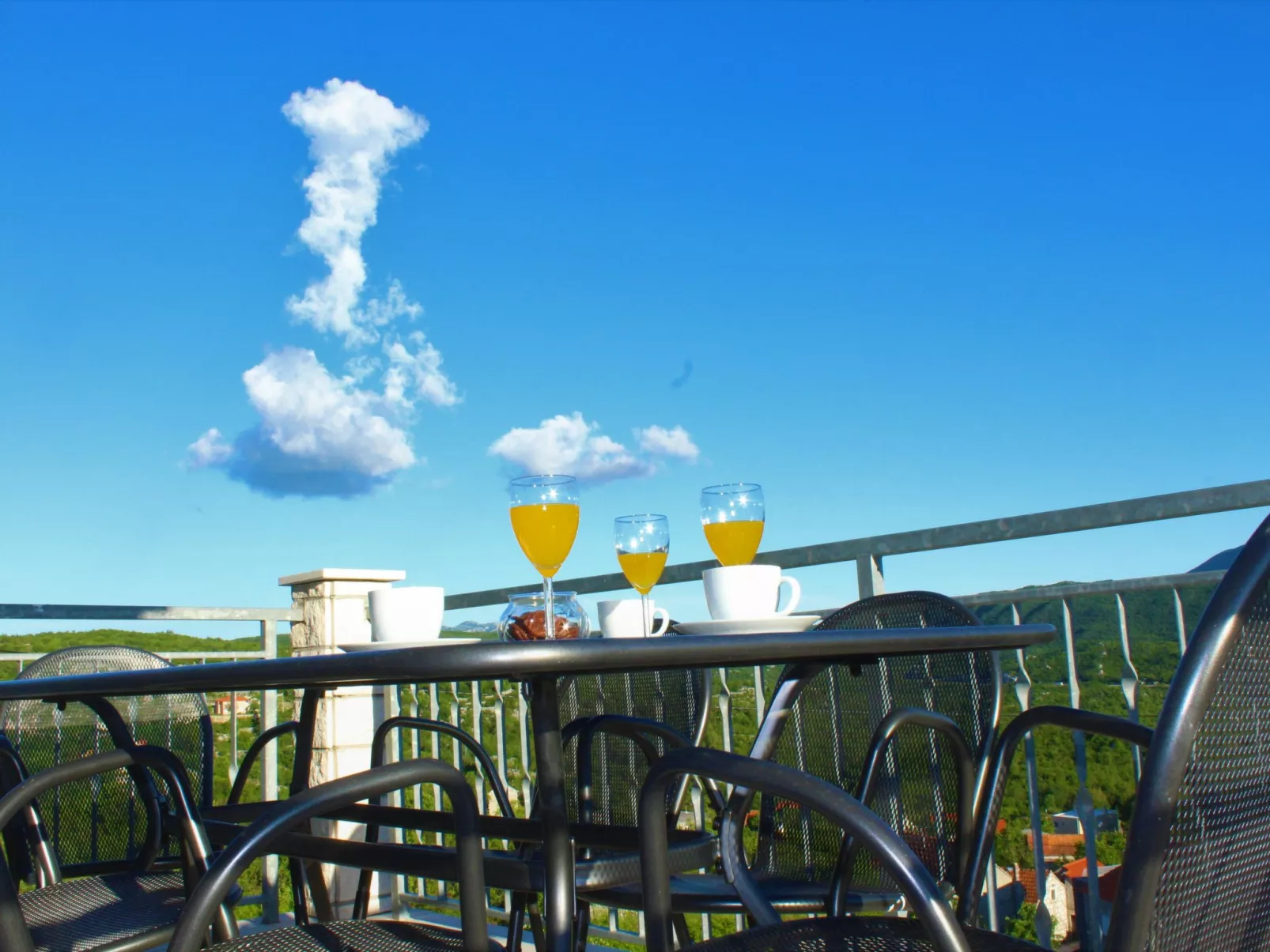 Mit privatem Pool-Buiten