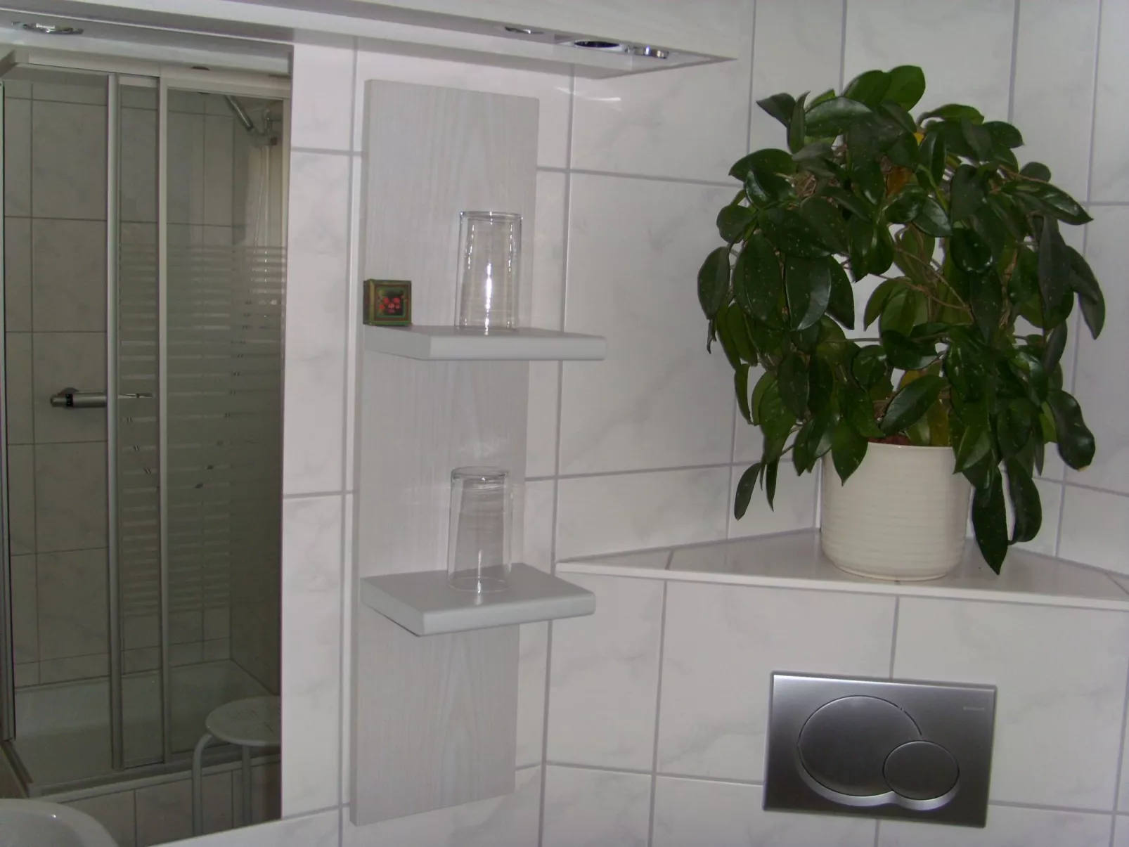 Mit Blick zur Wallfahrtskirche-Binnen