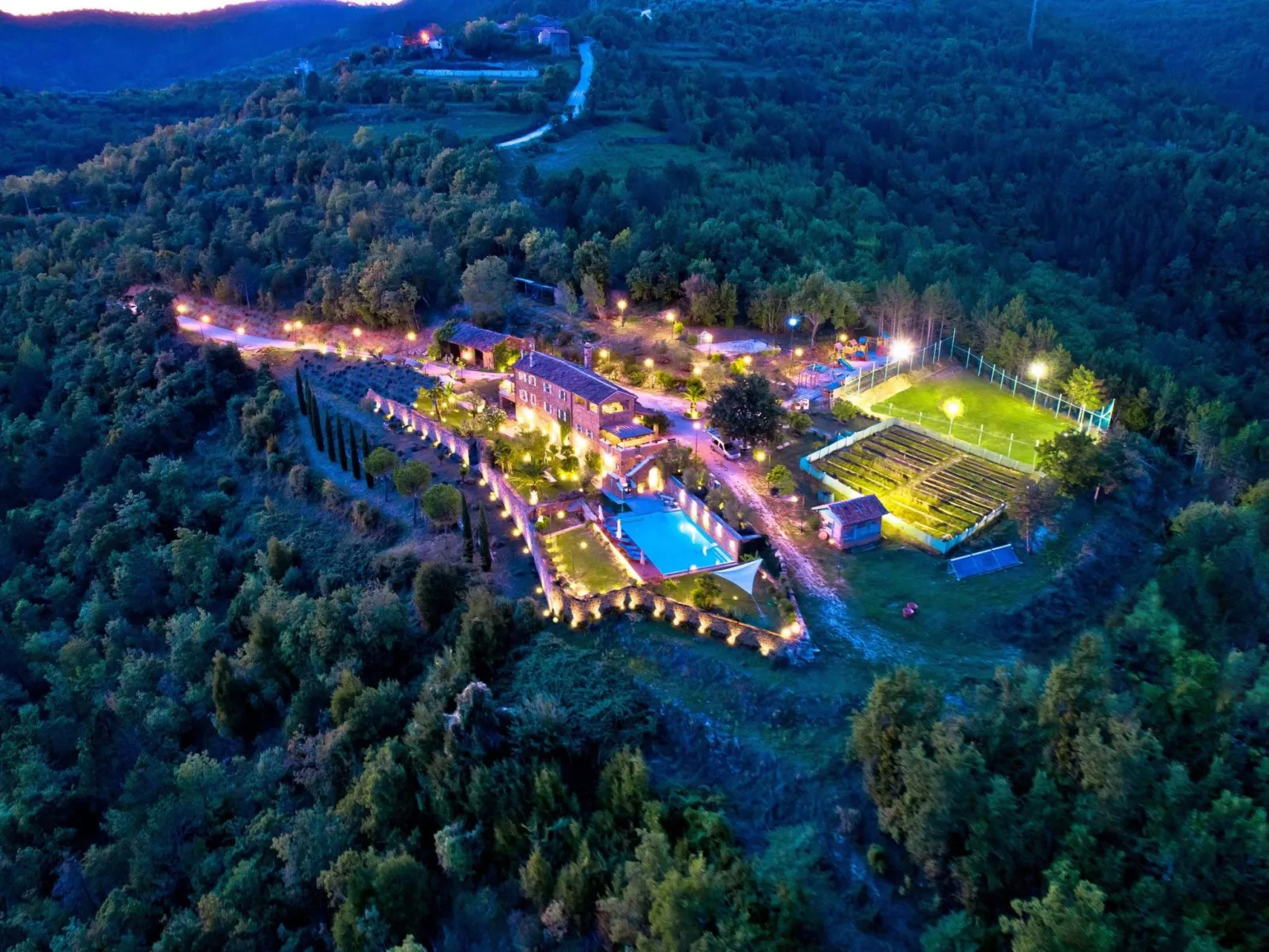 Tolle Villa Sancta Maria Motovun mit Pool-Buiten