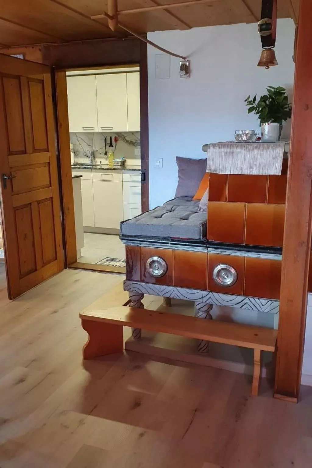 In einem heimeligen Berner-Stöckli-Binnen