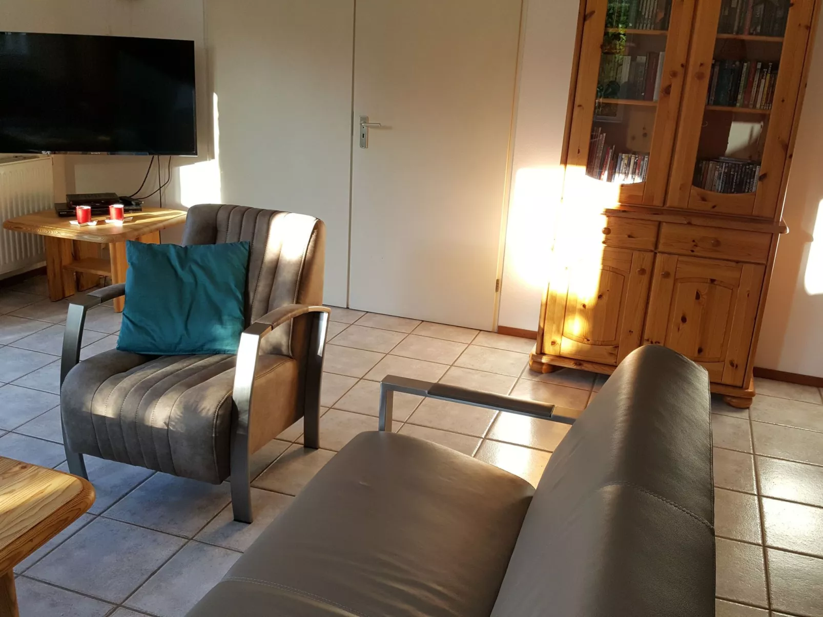 Gemütliches Haus mit komplett umzäuntem Garten-Binnen