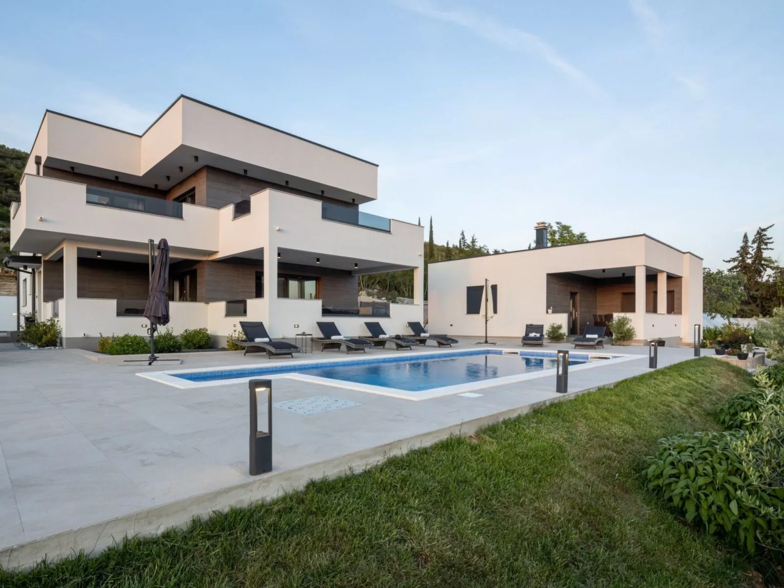 Villa Bura mit Pool und tollem Ausblick-Buiten