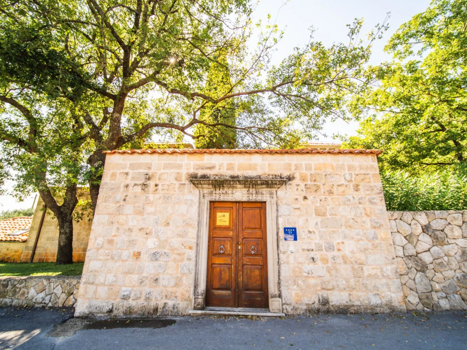 Traditionelles Steinhaus mit privatem beheiztem Pool-Buiten
