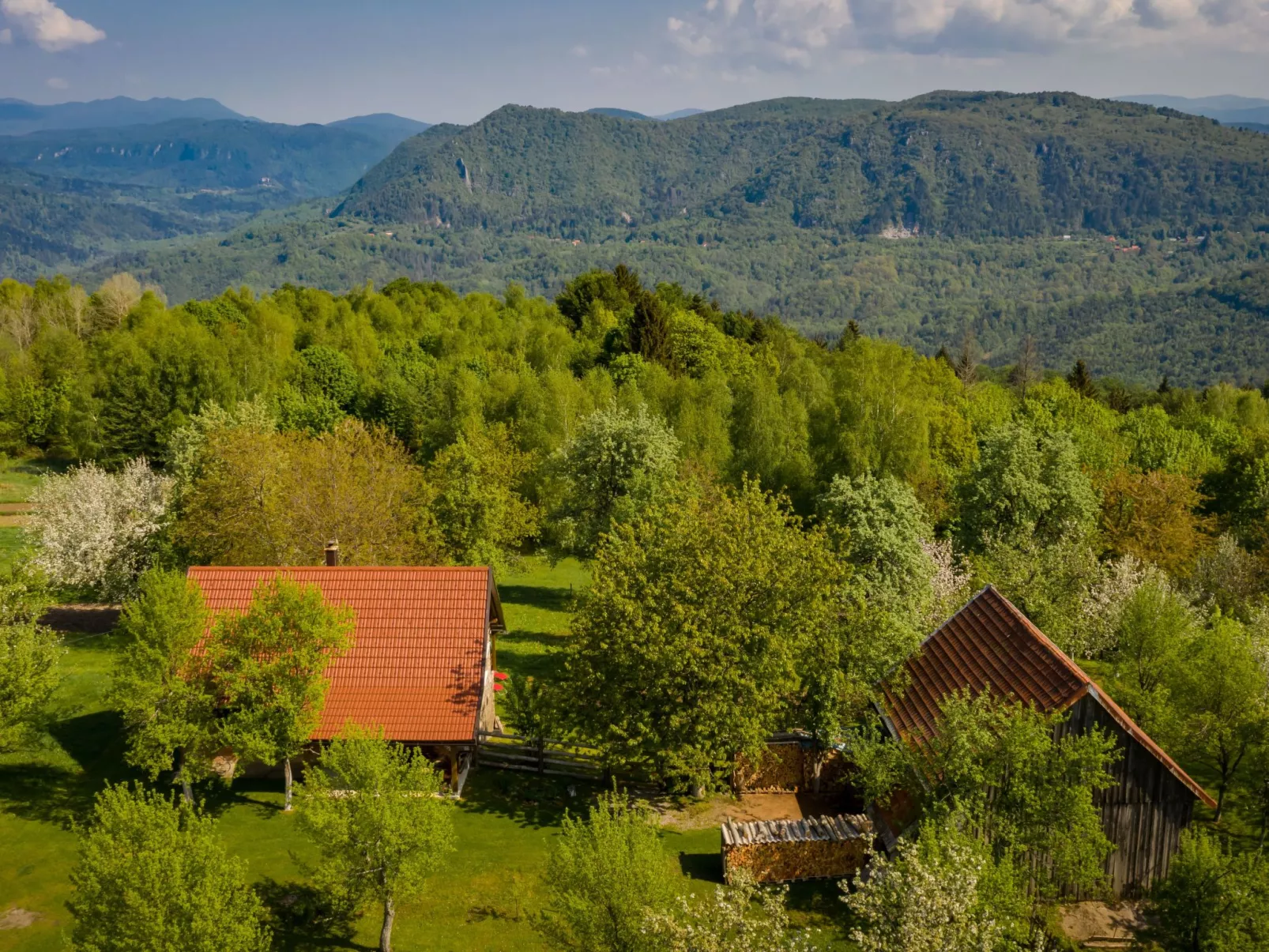 Haus in Sleme Skradsko mit Whirlpool und Parkplatz-Buiten