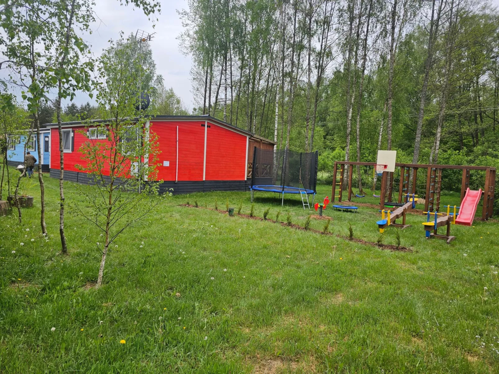 Ganzjährig bewohnbares Ferienhaus - rot-Buiten