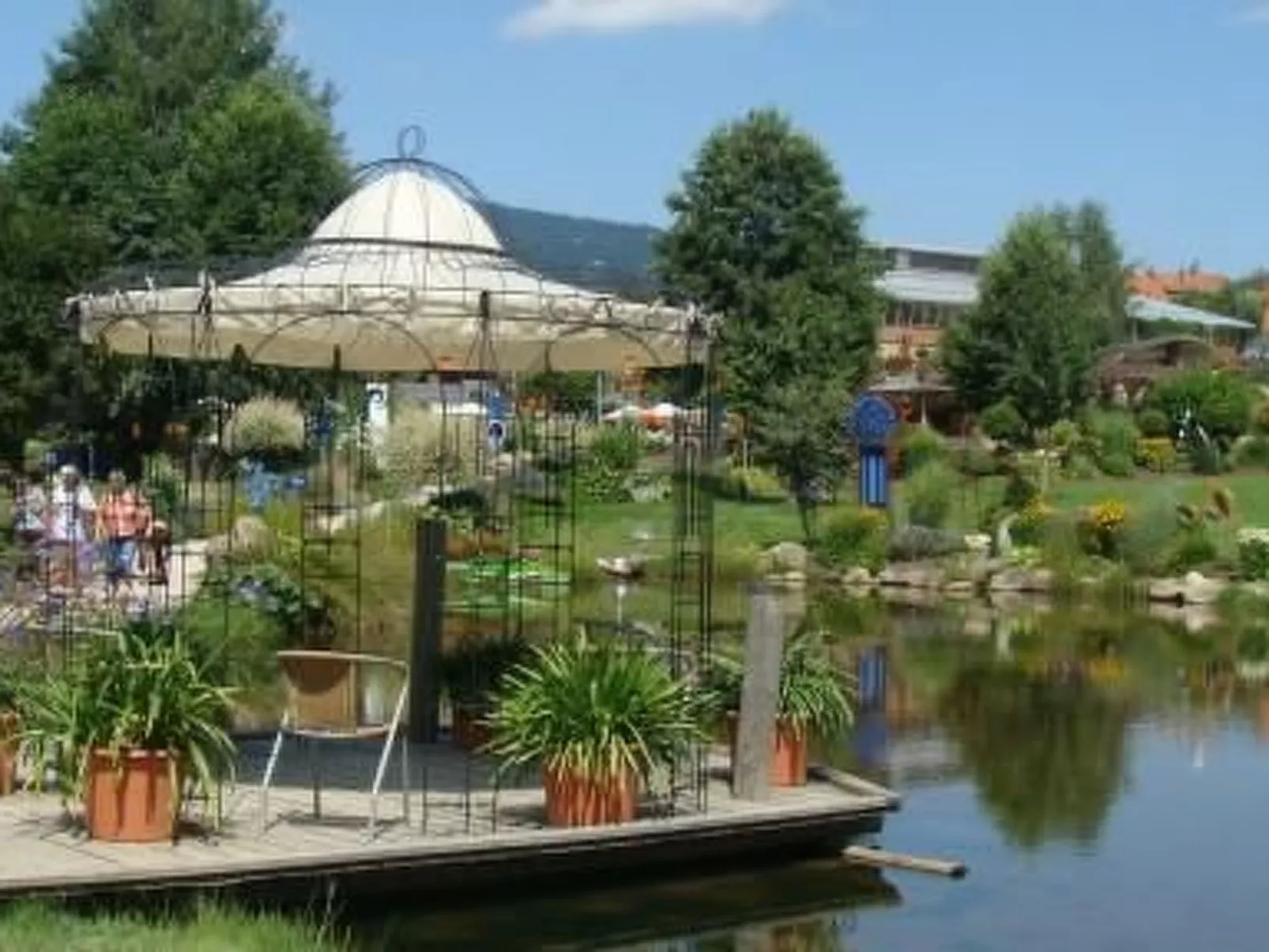 Mit sonniger Terrasse und Ausblick-Image-tags.info