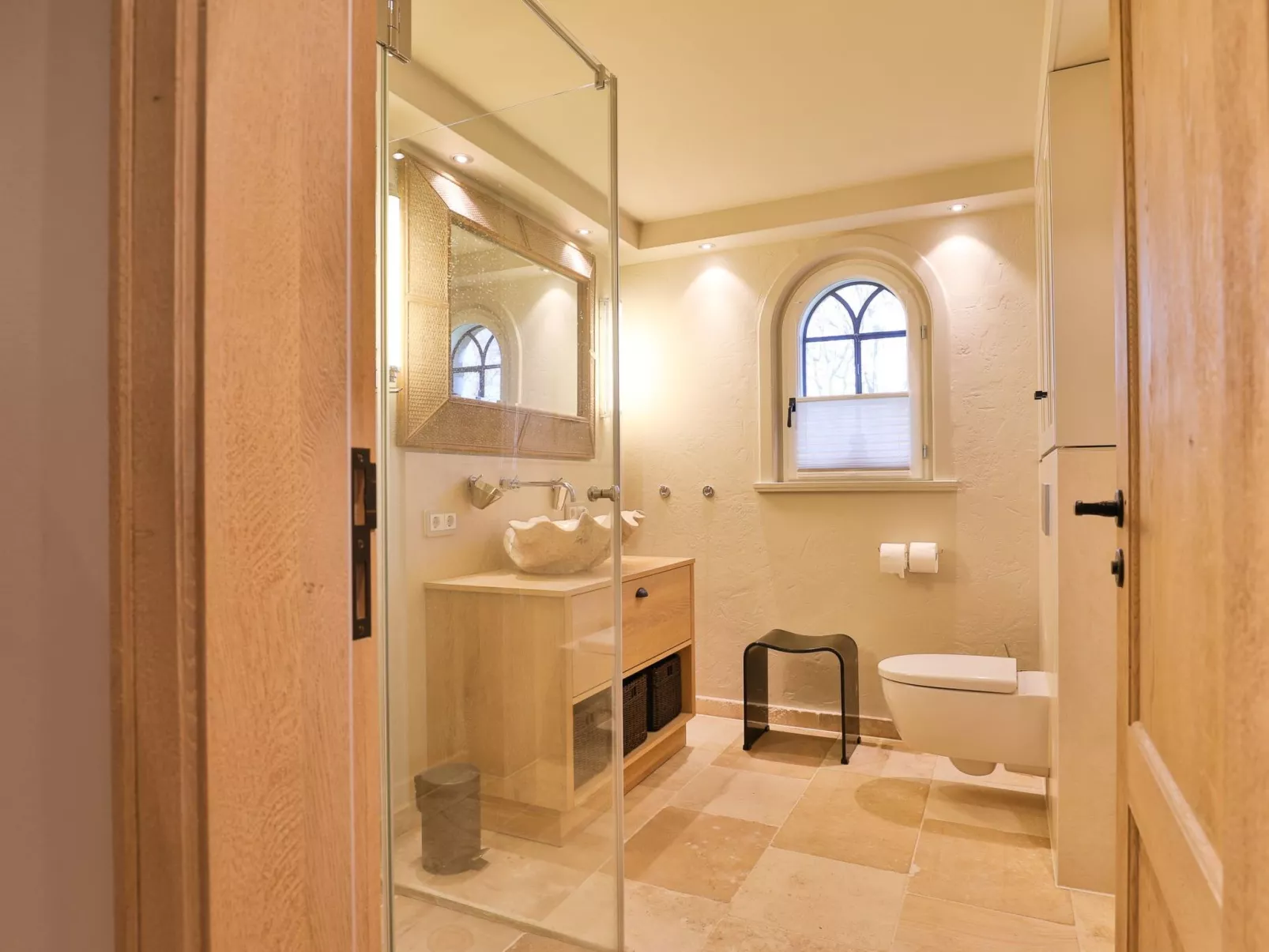 In Großmorsum mit Terrasse und Grill-Binnen