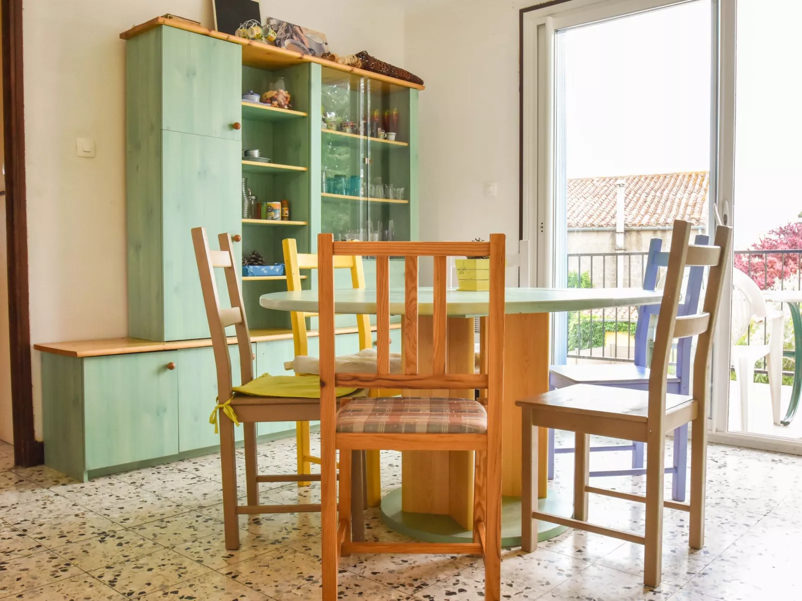 Schönes Ferienhaus mit Pool-Binnen