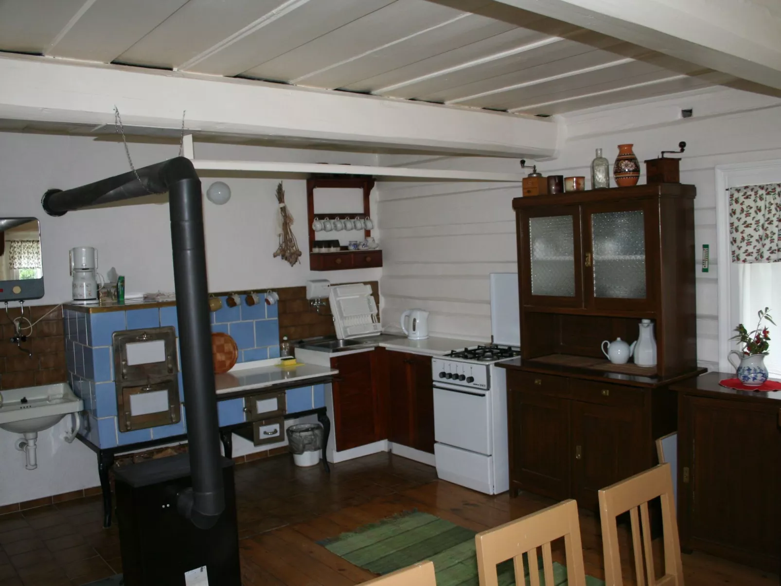 Charmantes, traditionelles Holzhaus-Binnen