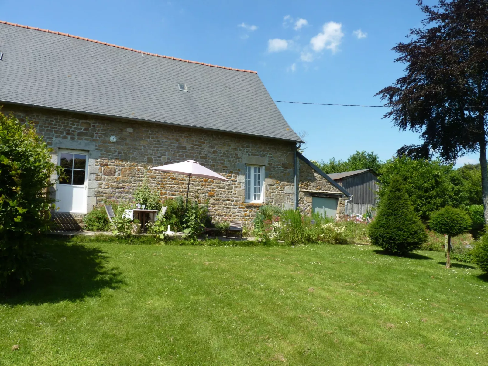 Manoir du Vaugarny in Saint-Étienne-en-Coglès-Buiten