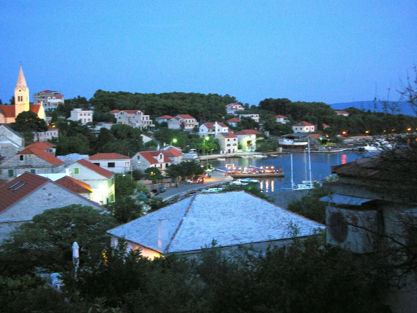 Schönes Ferienhaus mit privatem Pool-Buiten