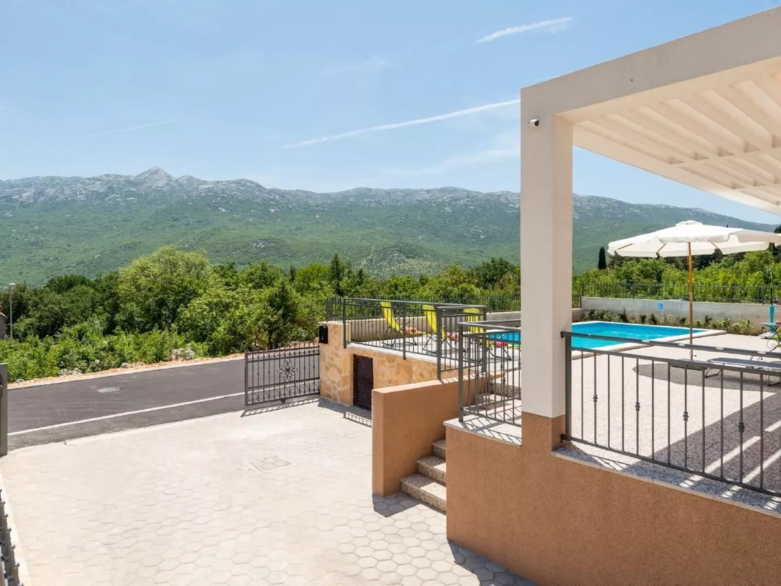 Villa Longfield mit privaten Pool und Sauna-Buiten