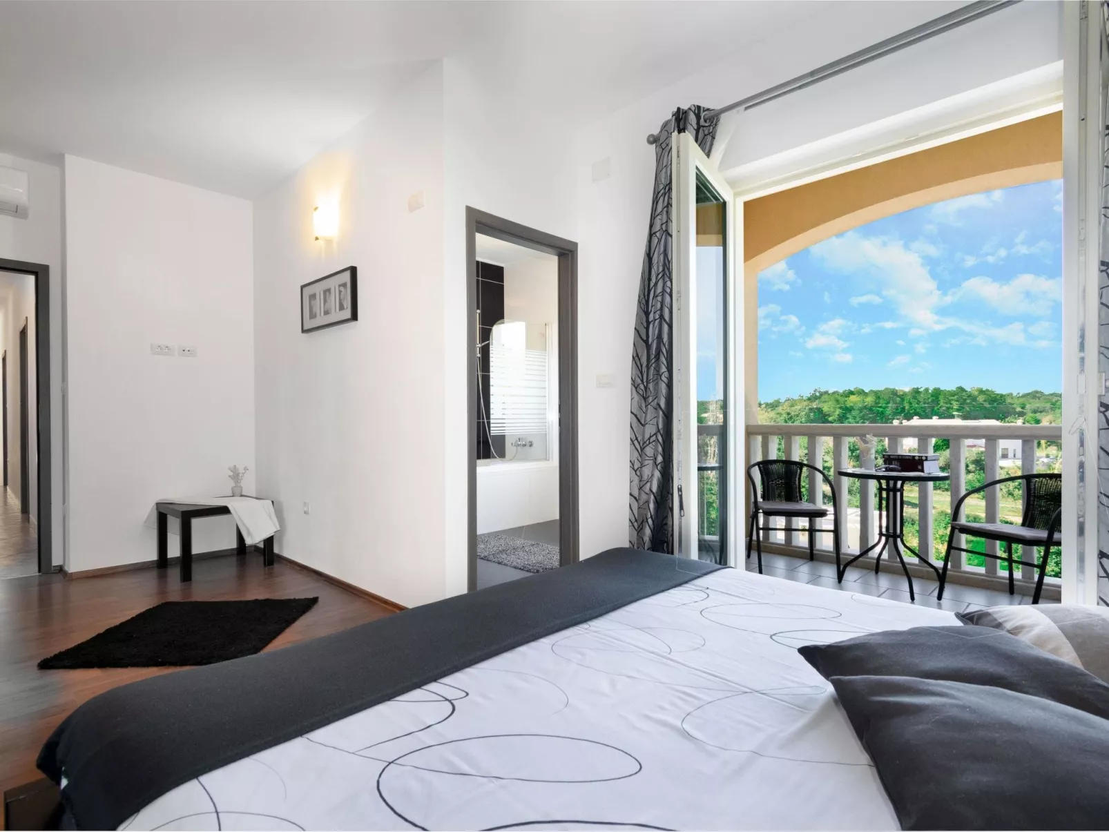 Private Villa mit Panoramablick-Binnen