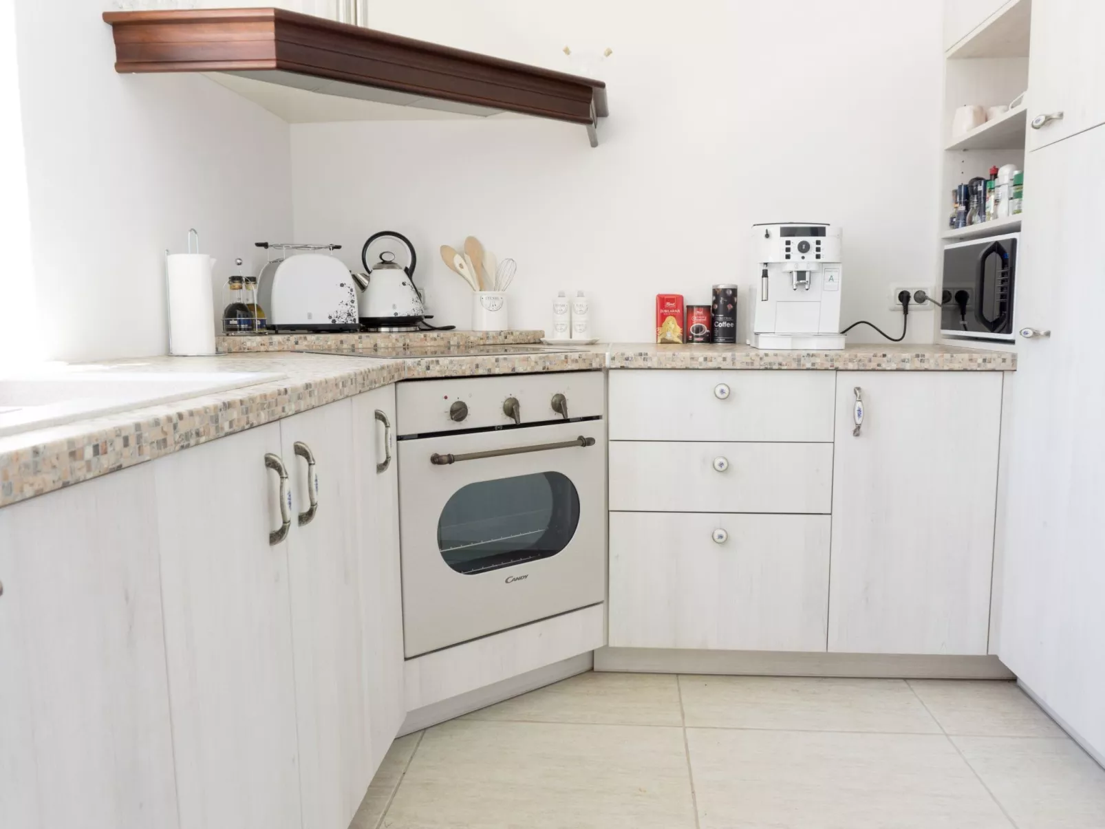 Nettes Ferienhaus in Smoljanci mit Privatem Pool-Binnen