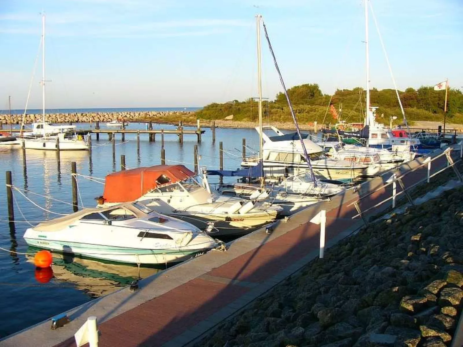 Strandnahe Ferienwohnung in ruhiger Lage-Buiten