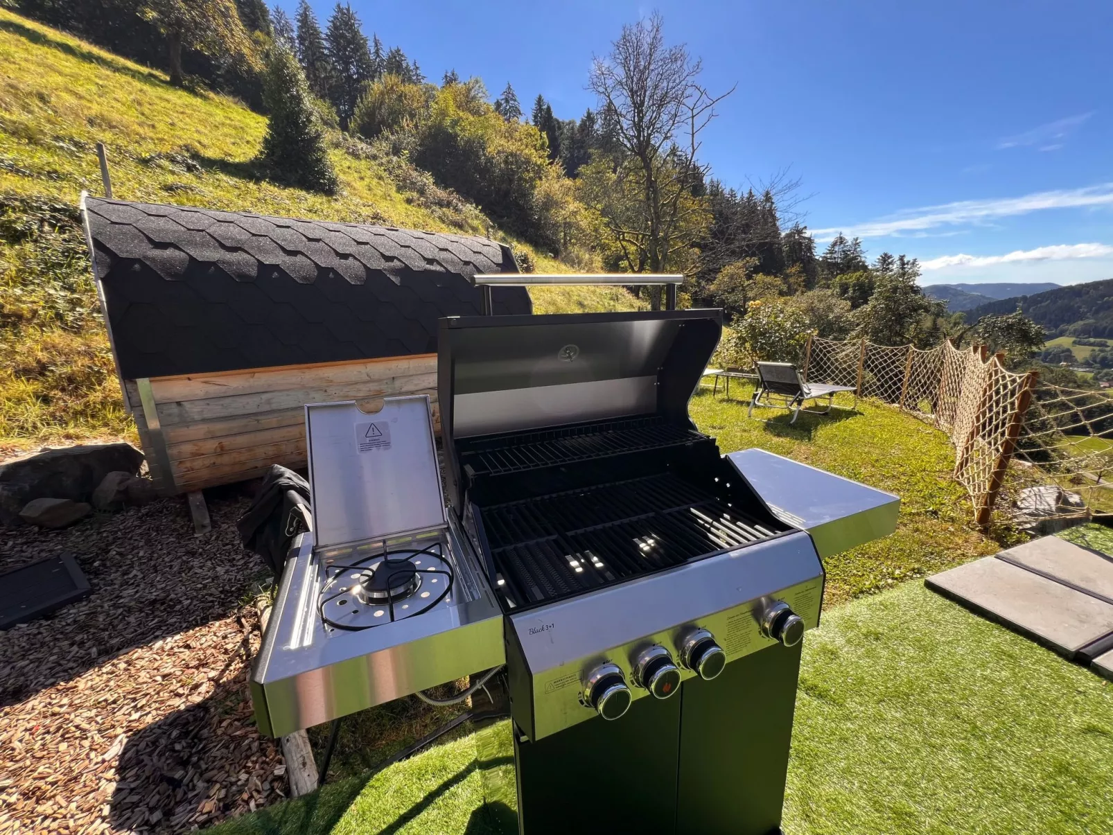 FeWo mit Whirlpool und Fass-Sauna im Schwarzwald-Buiten