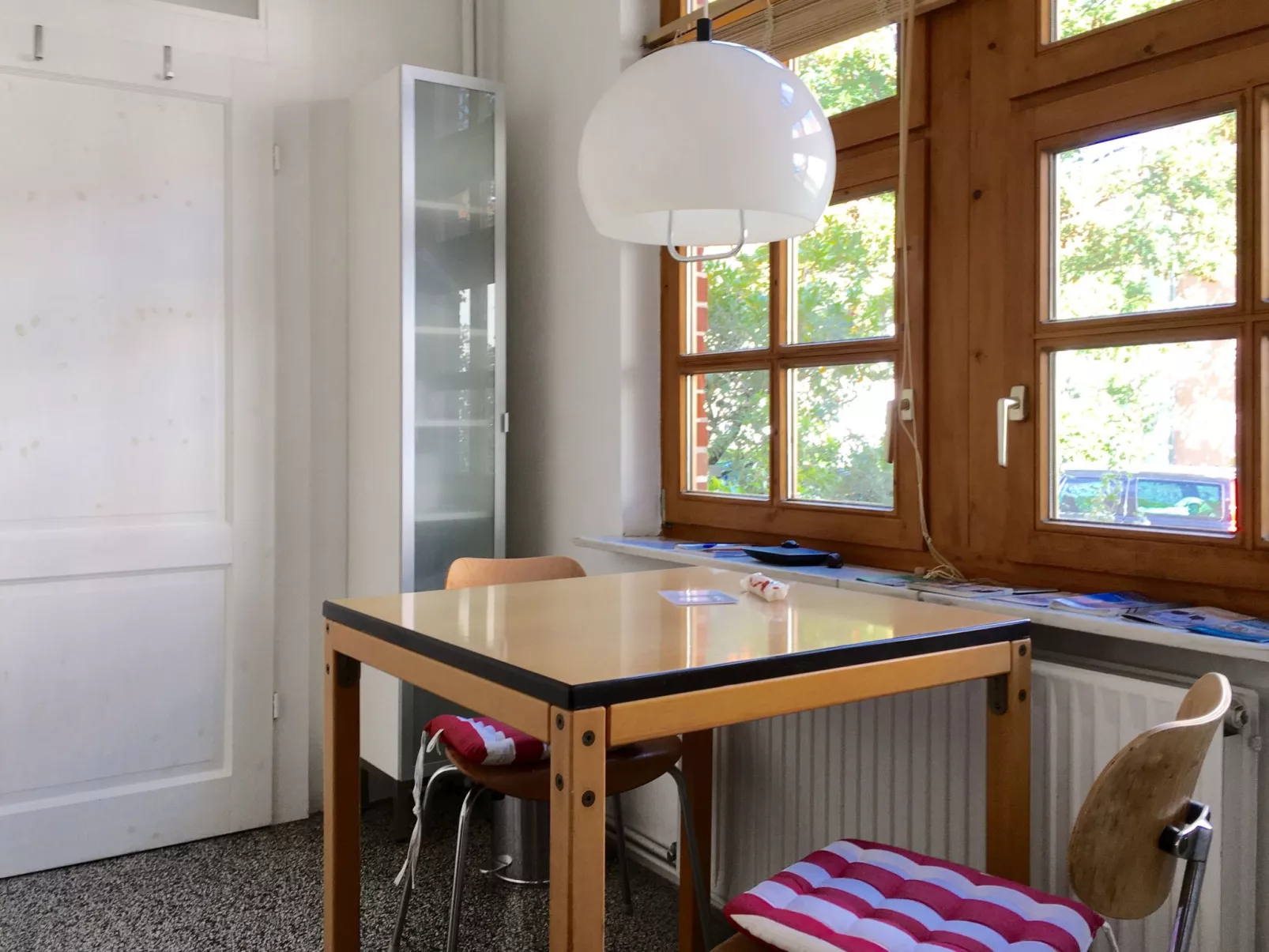 Zentrale Wohnung mit Klavier, Kunst und Design-Binnen
