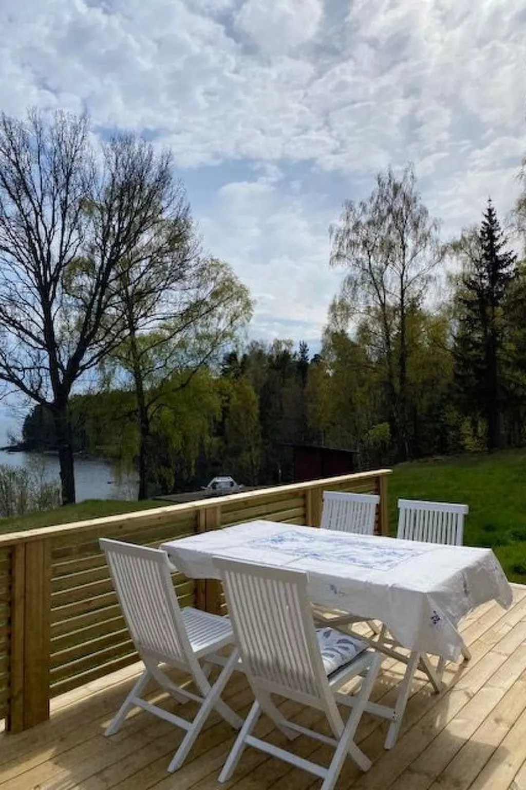 Ein  kleines Holzhaus-Buiten