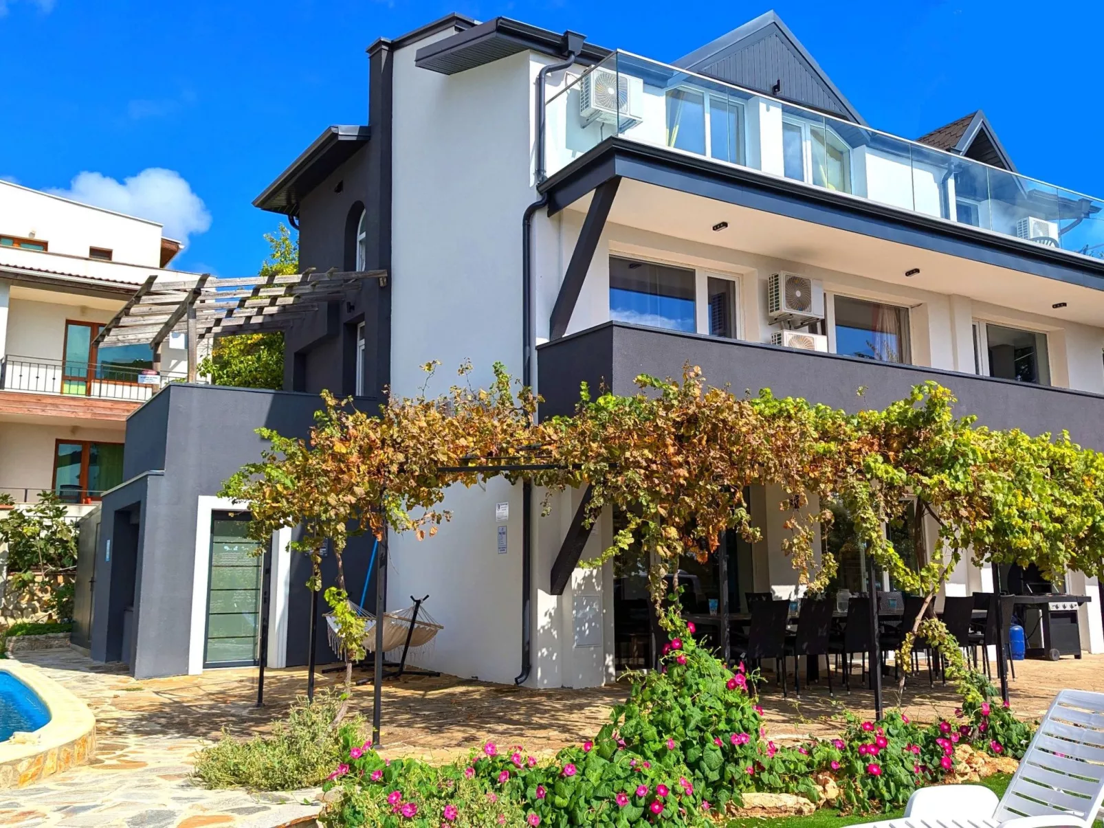 Familienvilla "Dionysus" mit Pool und Meerblick-Buiten