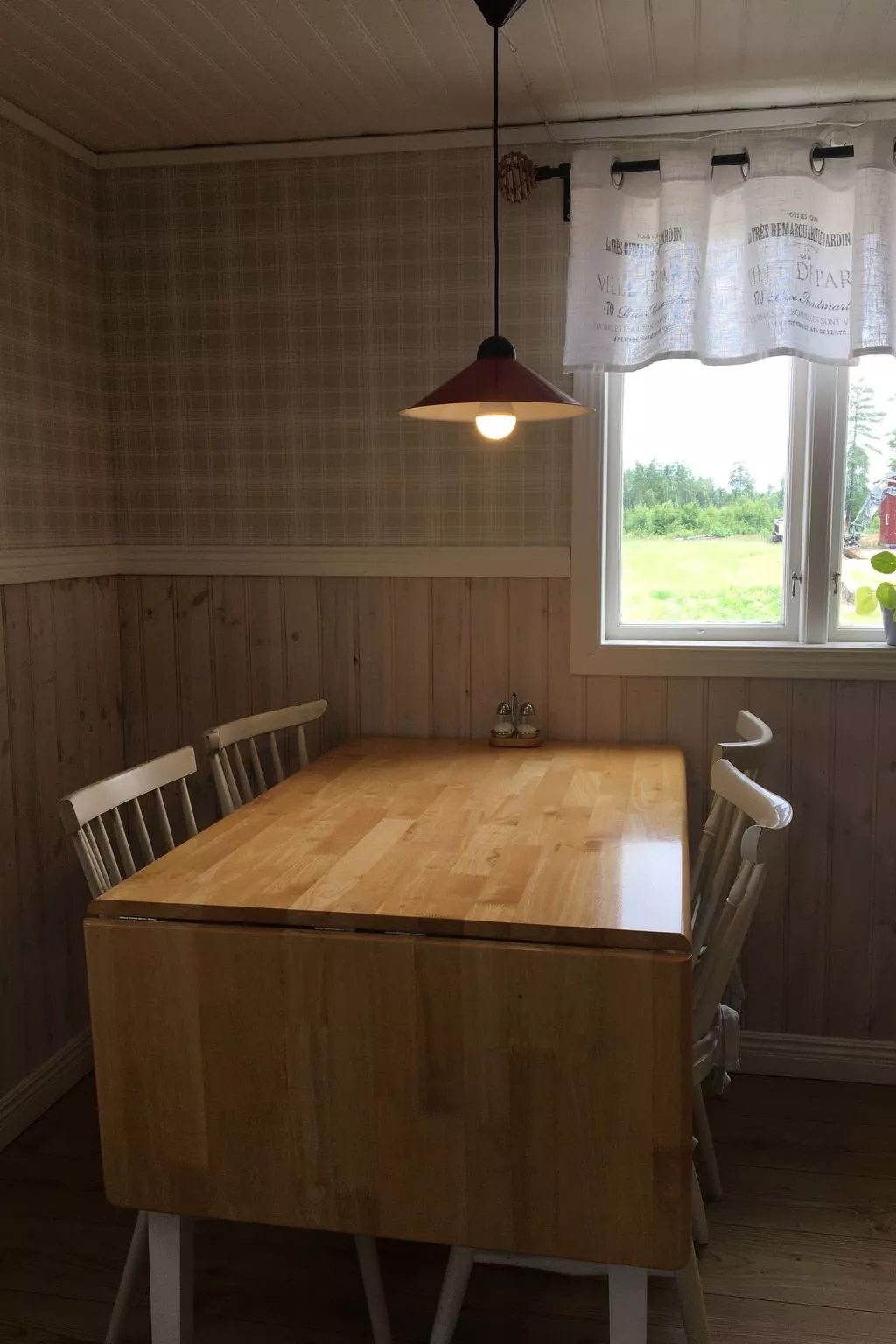 Charmantes Holzhaus mit eigenem Ruderboot-Binnen