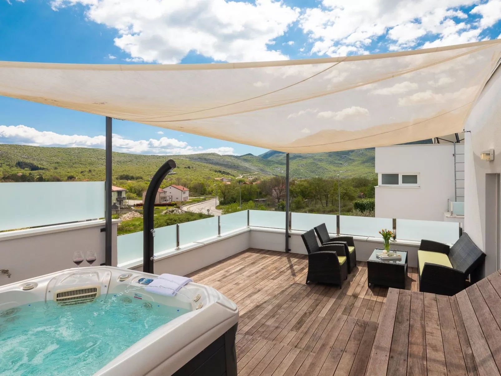 In Dugopolje mit Beheiztem Pool-Buiten