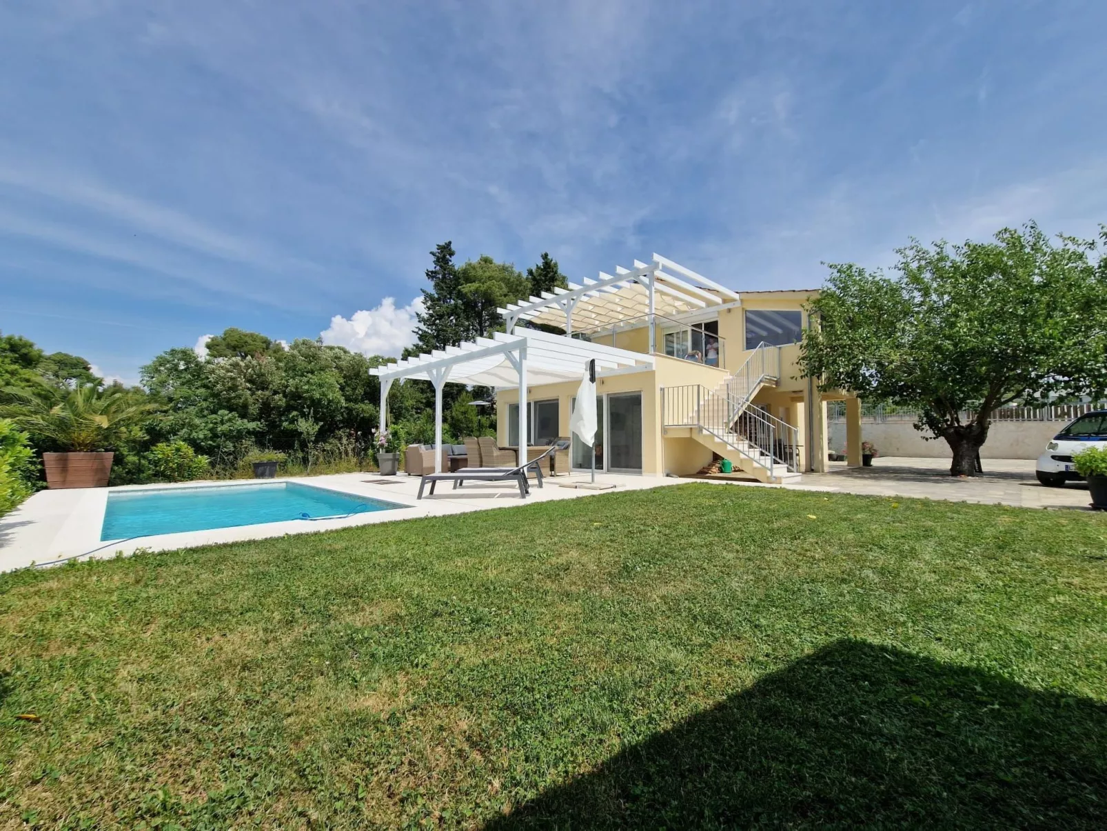 Appartment mit Pool-Buiten