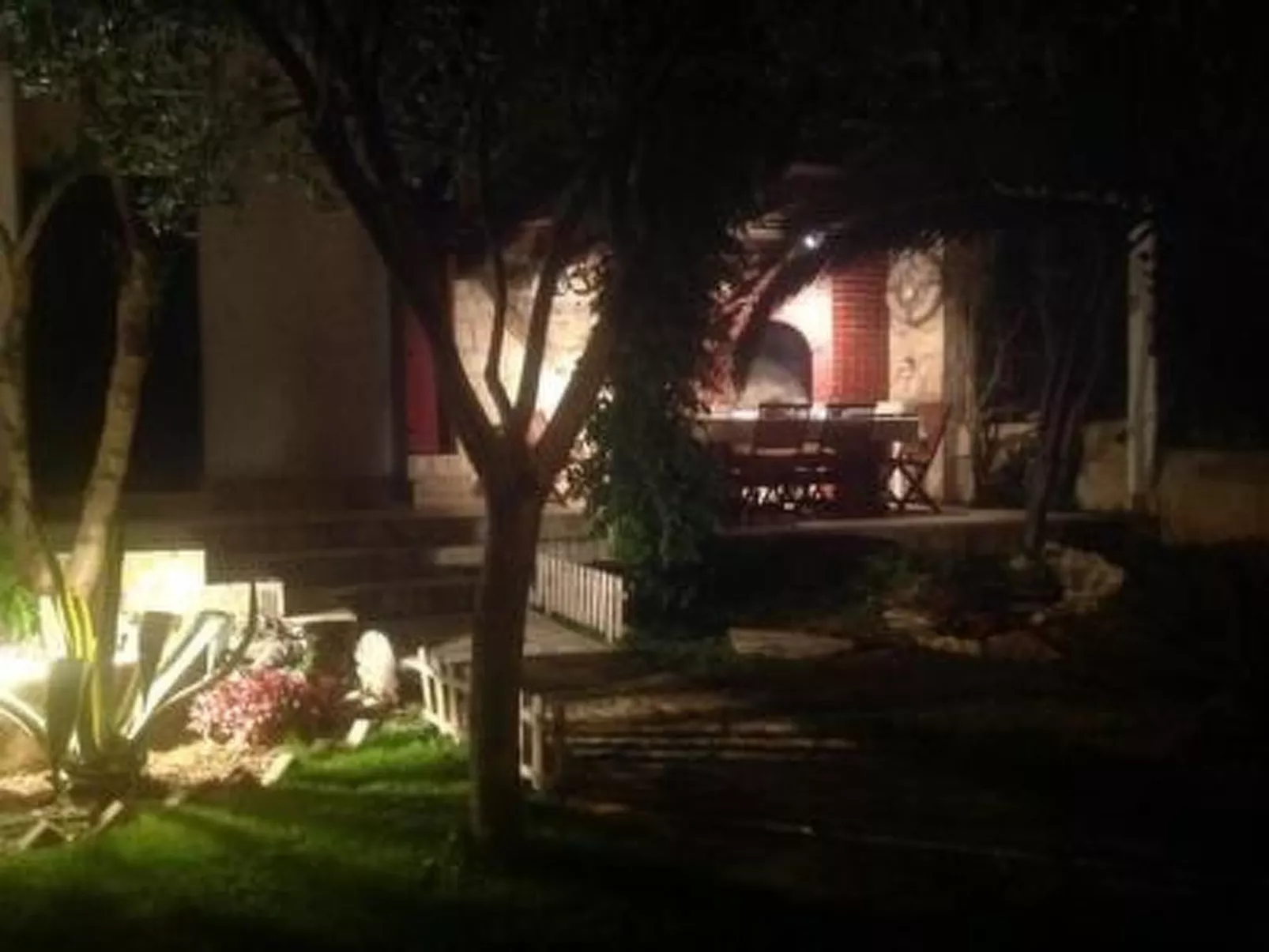 Mit Garten, Grill und Terrasse-Buiten