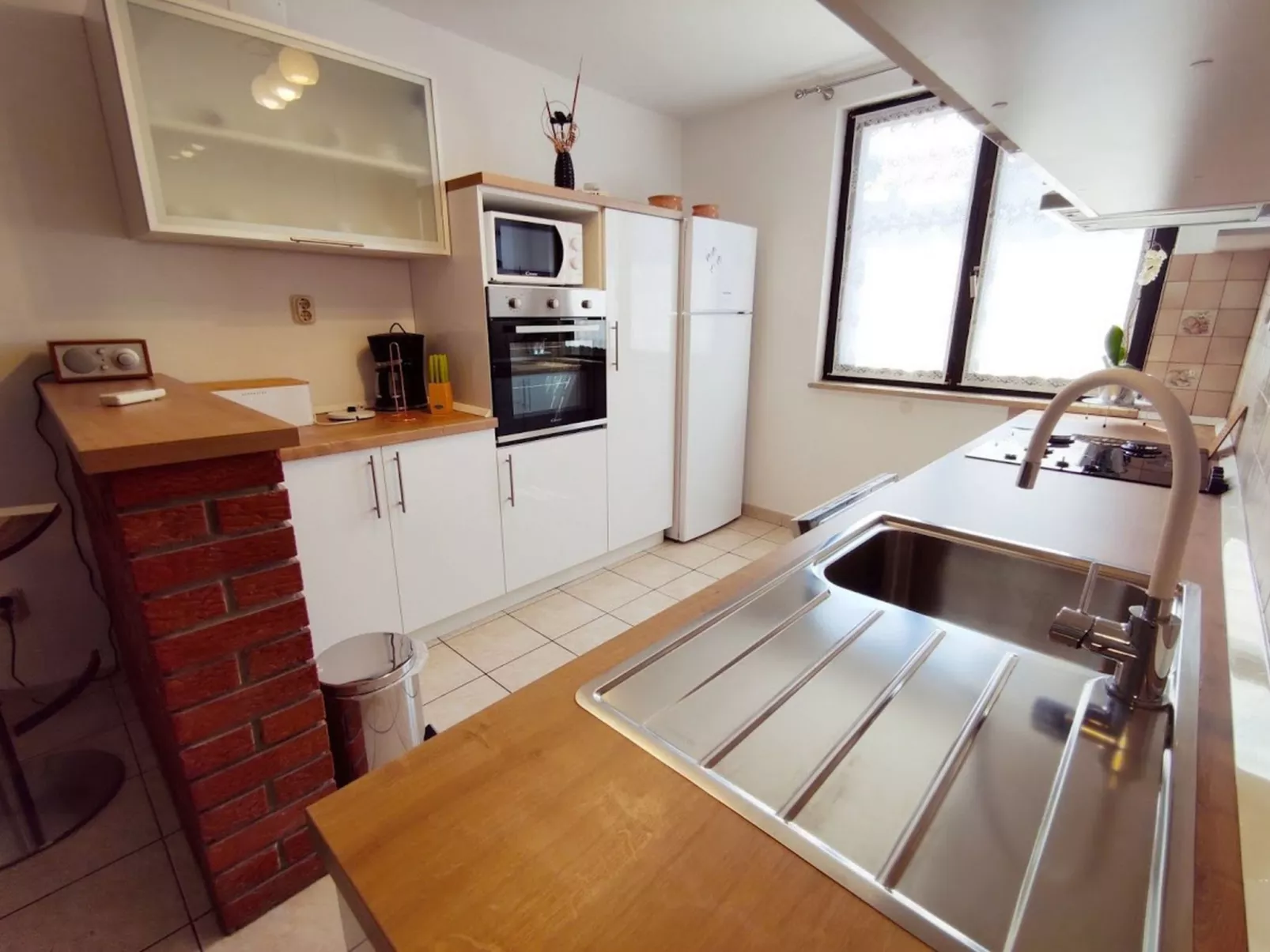 "Jela" mit Terrasse-Binnen