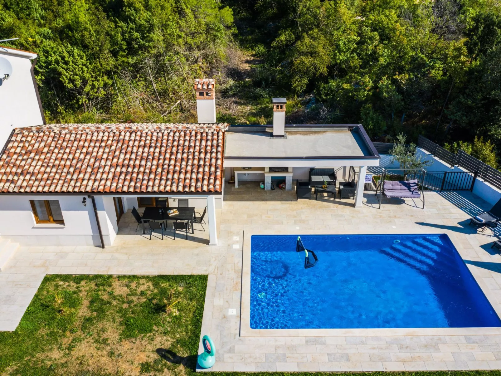 Elegantes Escape mit Pool und Panoramablick-Image-tags.info