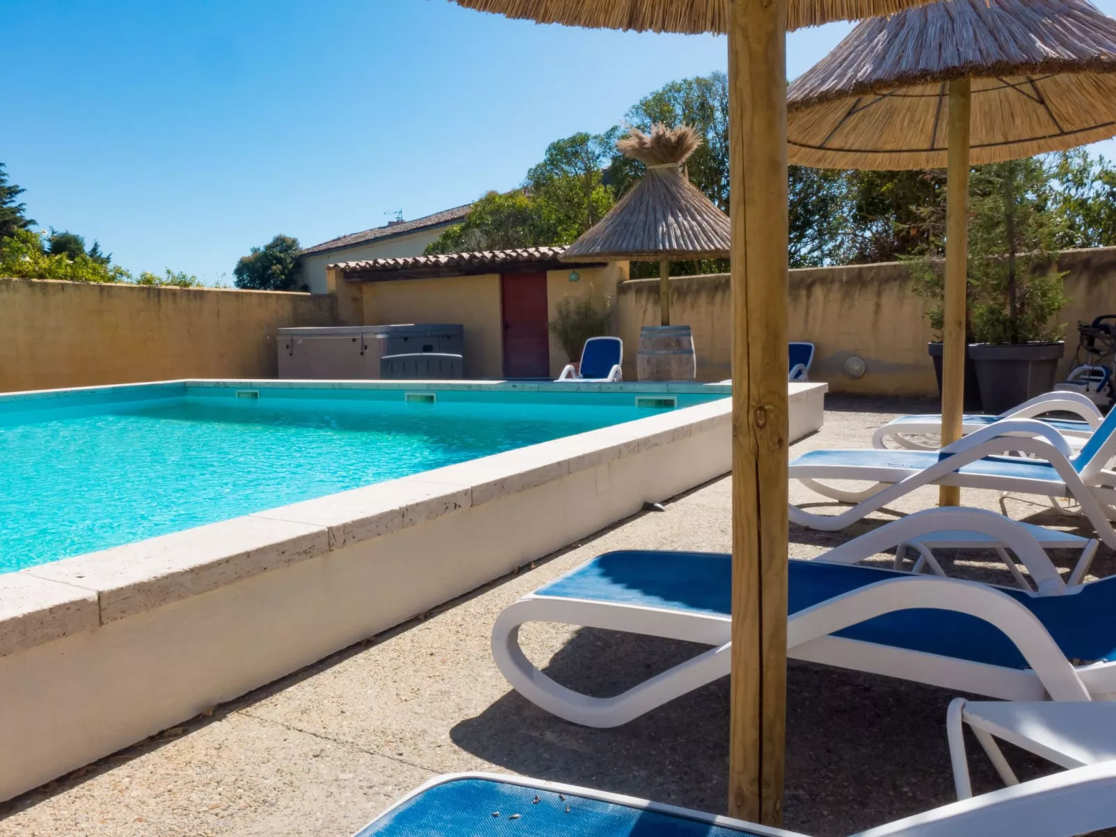 2 hochwertige Mas mit privatem Pool und Blick auf die Landschaft-Buiten