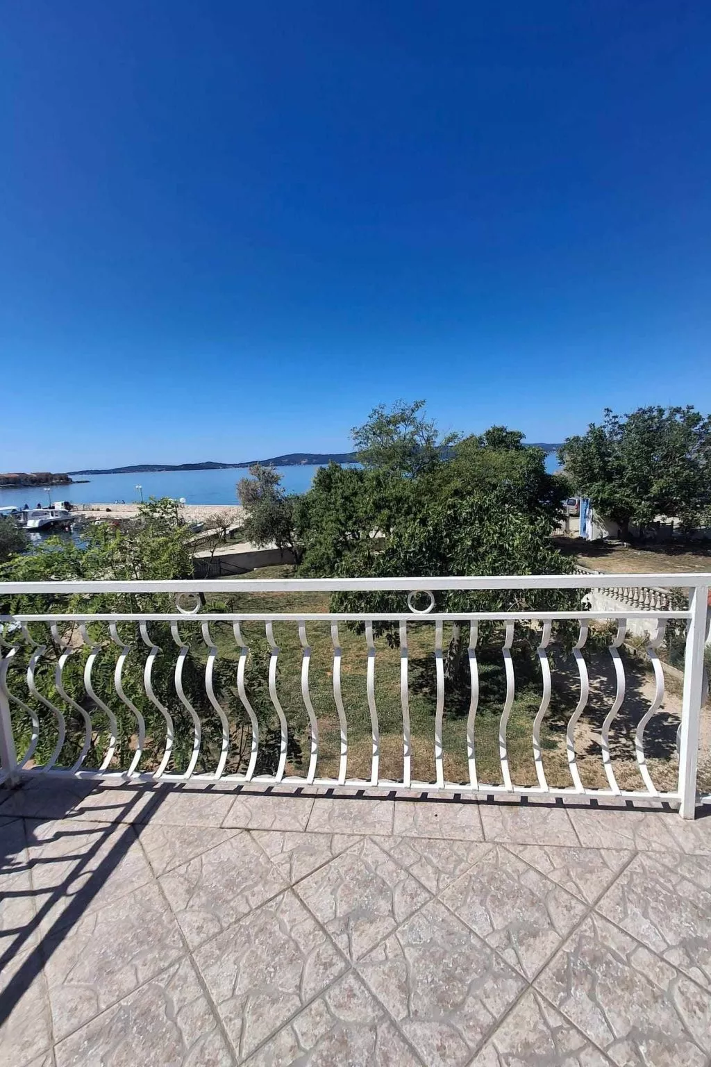 Sonnige Wohnung "Bepo" mit Blick auf das Wasser - Buiten