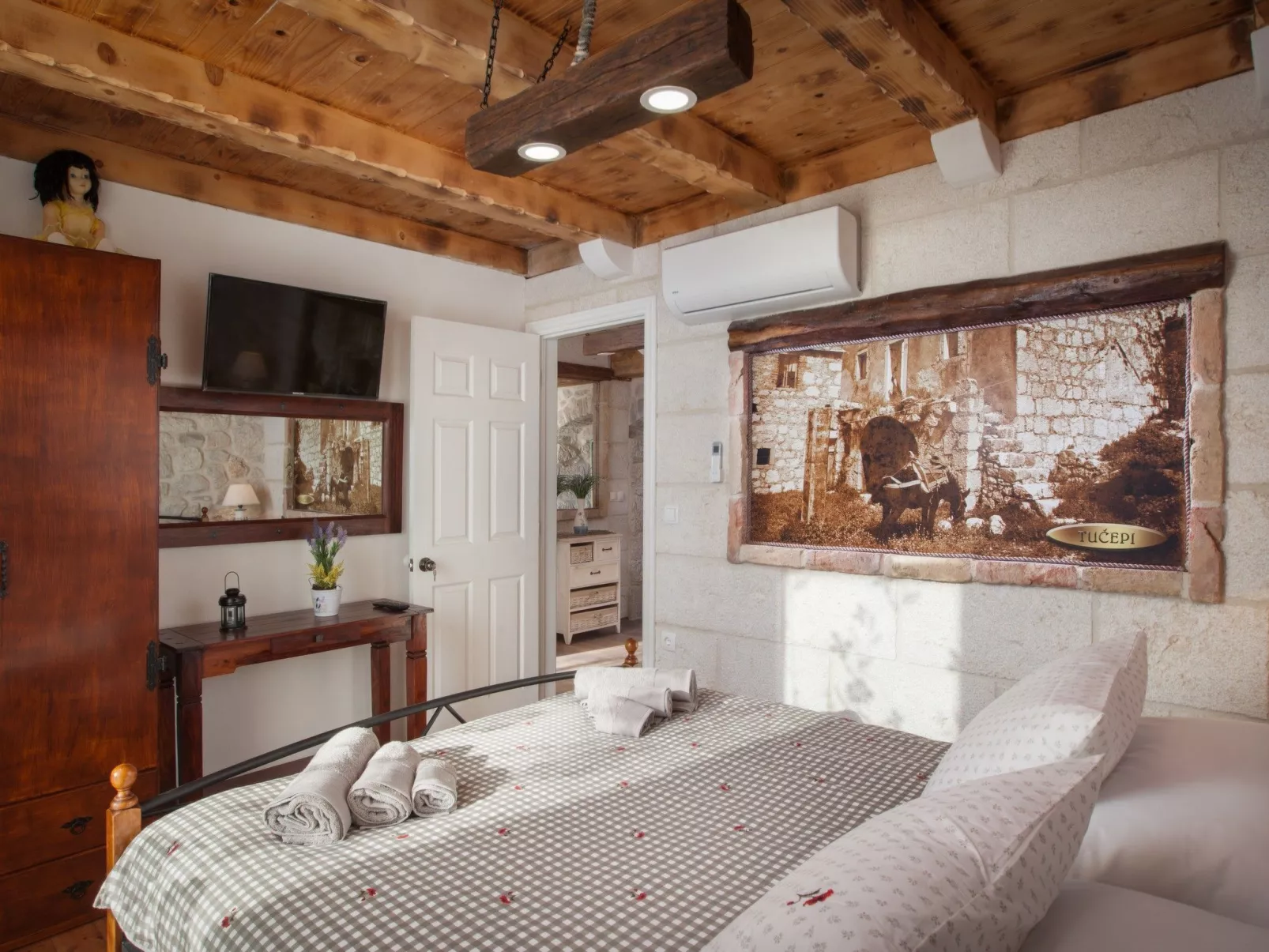 Charmantes Steinhaus mit Pool und Meerblick-Binnen