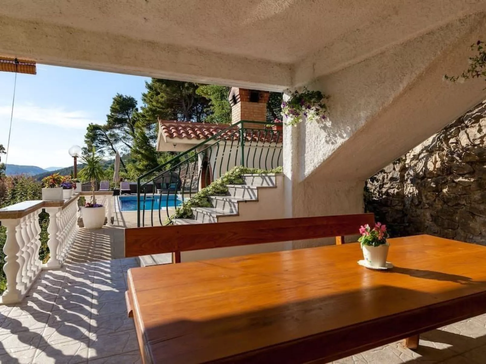 Privatwohnung mit Jacuzzi und Schwimmbad-Buiten