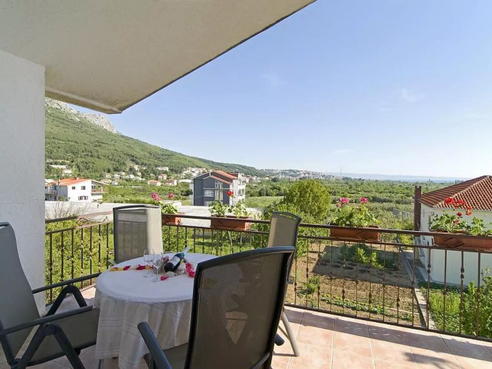 Mit Privatparkplatz-Buiten