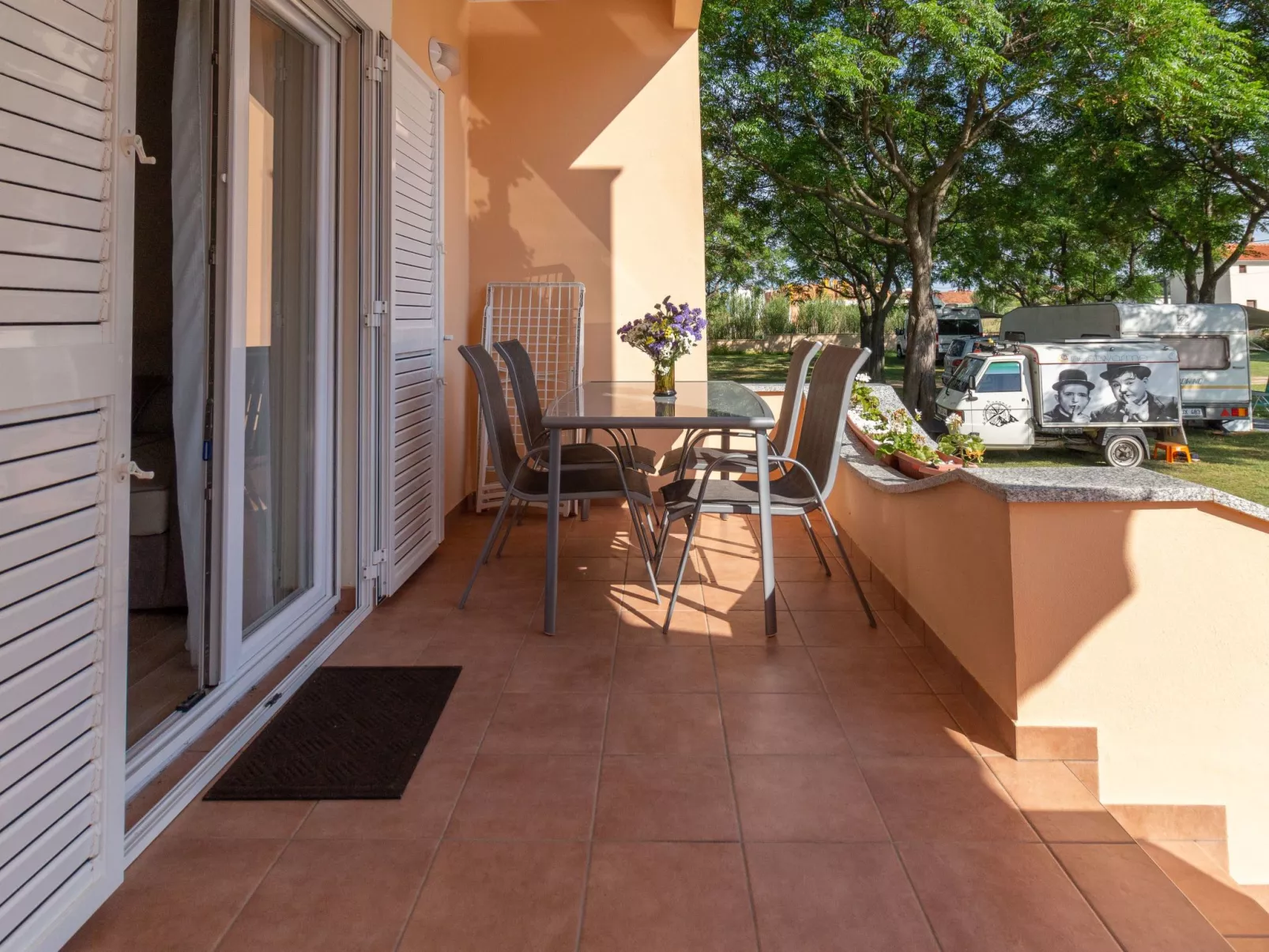 Wohnung mit Blick auf das Wasser-Image-tags.info