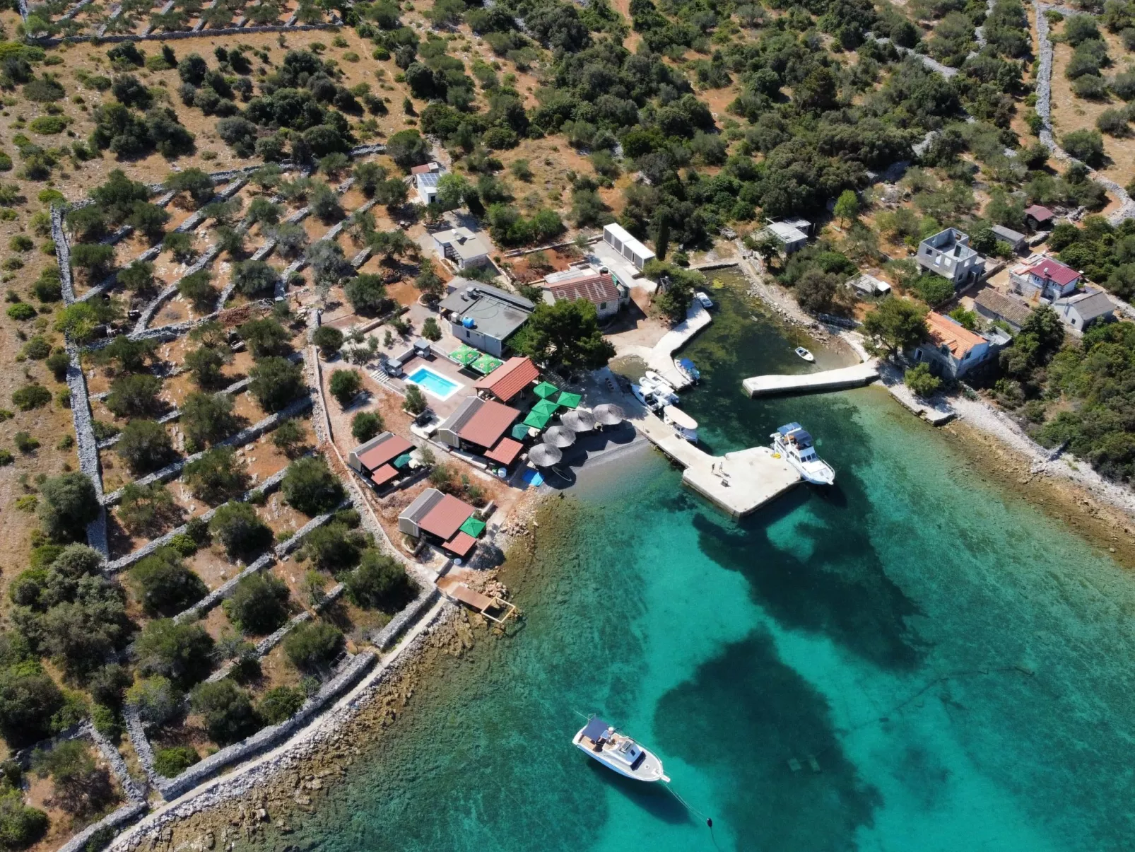 Strandhaus Hela - Ferienanlage Bain, Žut - Kornati-Buiten