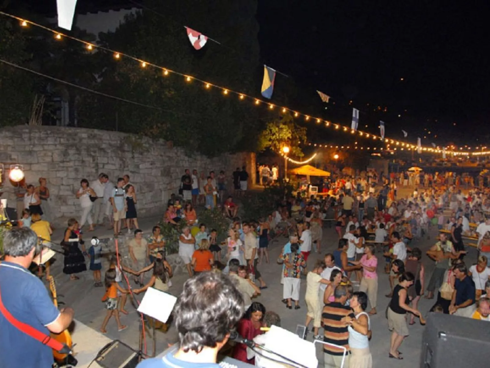 Mit Balkon und Terrasse-Buiten