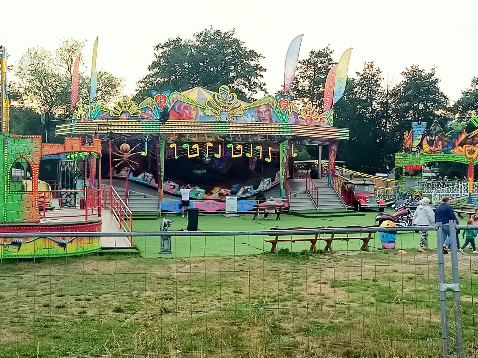 "Paradise Star2" mit eigener Terrasse-Buiten