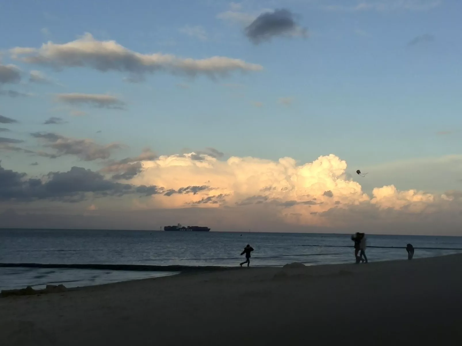 Sonniges Ferienhaus hinter dem Deich-Buiten