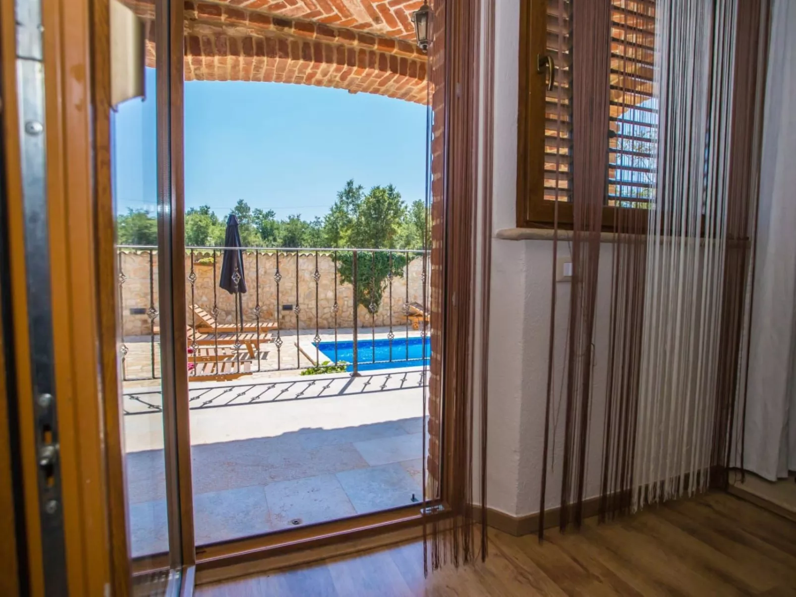 Andre Wohnung mit Pool-Buiten