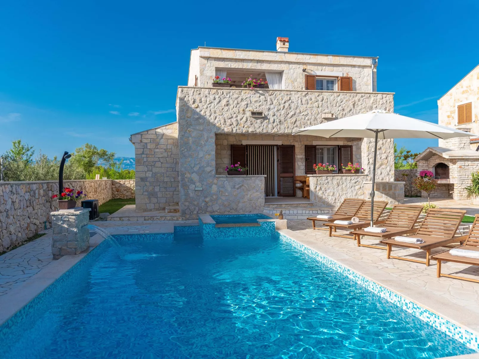 Villa Kirsten mit beheiztem Pool - von TA Leut Agency-Buiten