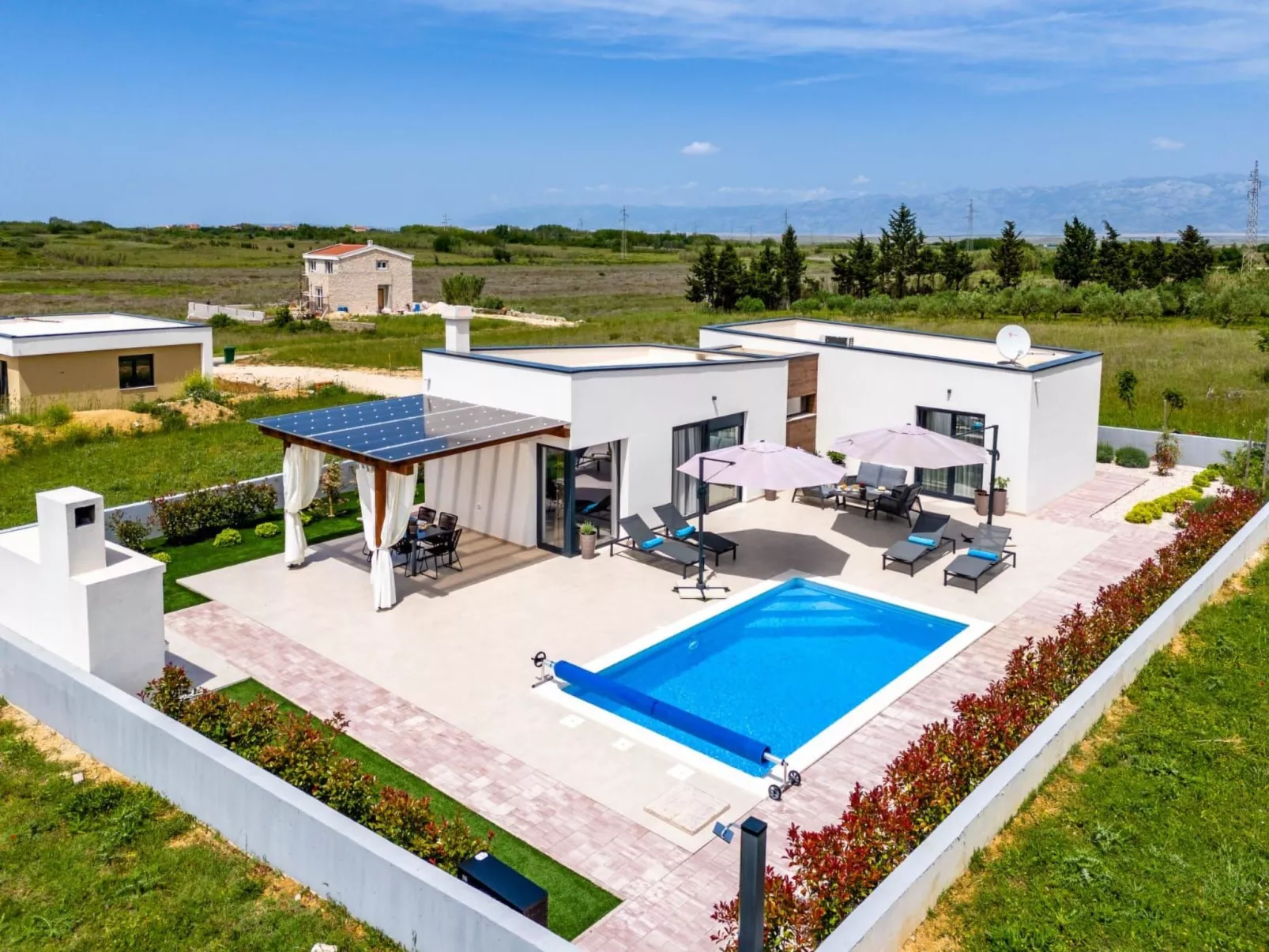 Villa mit beheiztem Pool - von TA Leut Agency-Buiten