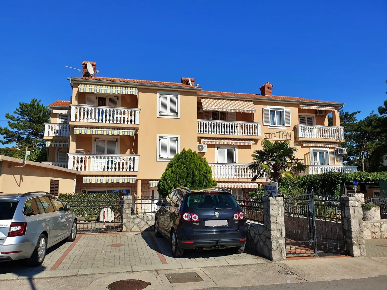 Vila Tiha Lili-Buiten