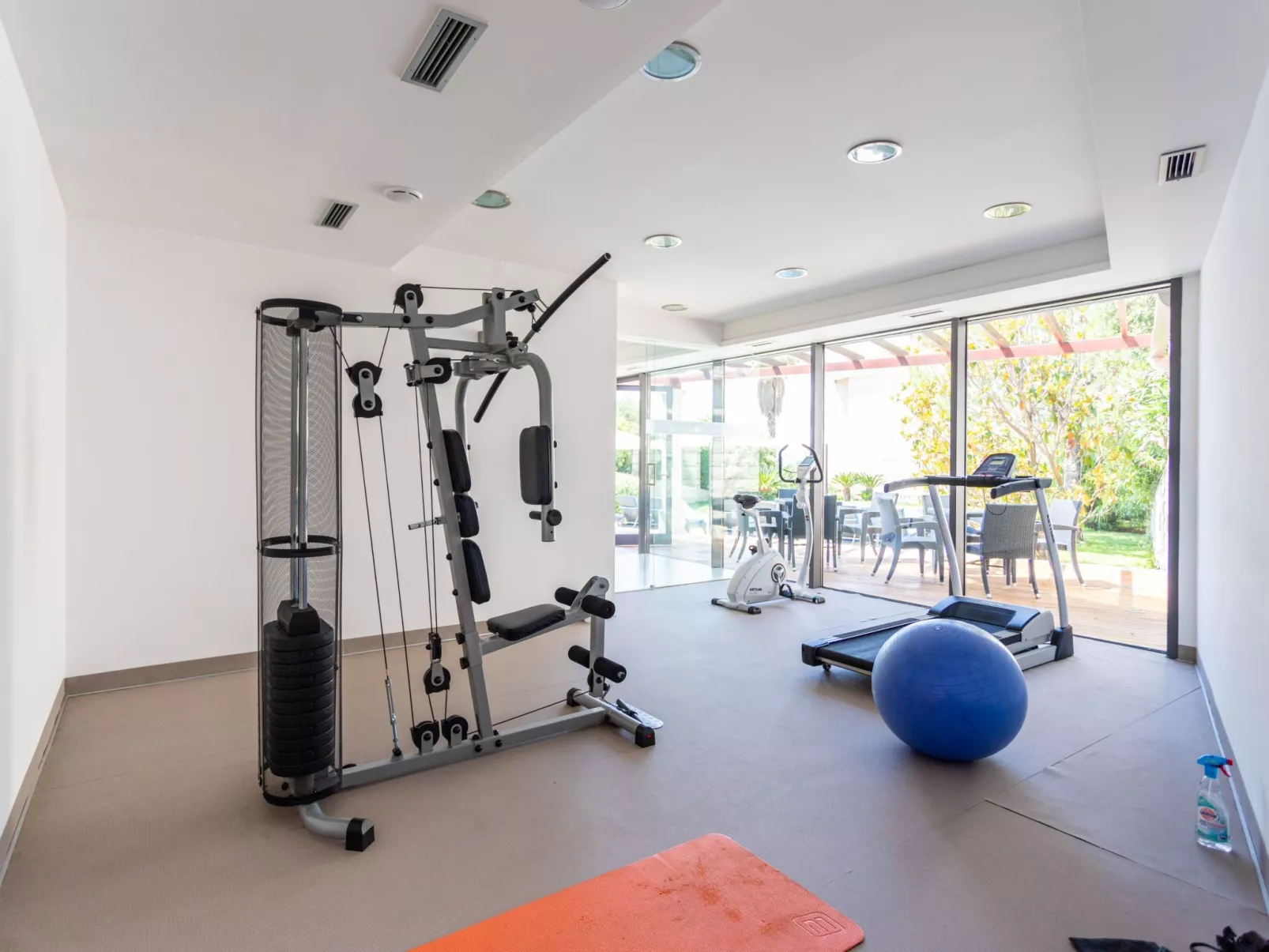 Helle Studio-Ferienwohnung mit Sonnenbalkon-Binnen