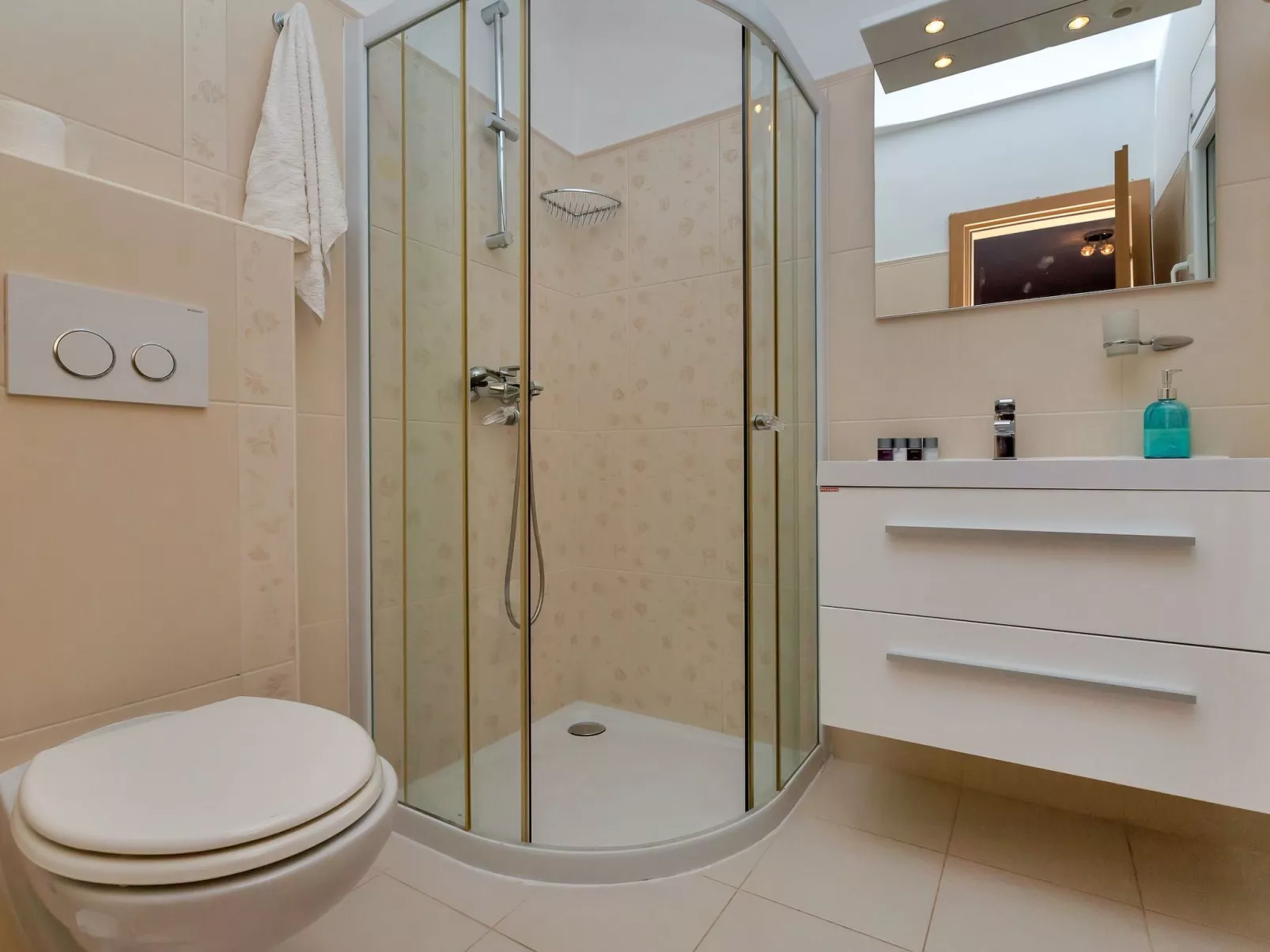 Villa "Lilly" mit Infinity-Pool-Image-tags.info