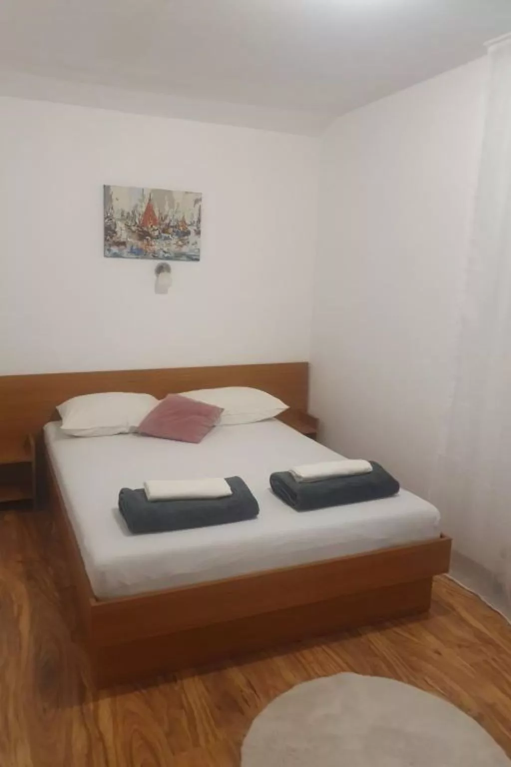 "Nikica" mit Blick auf das Meer-Binnen