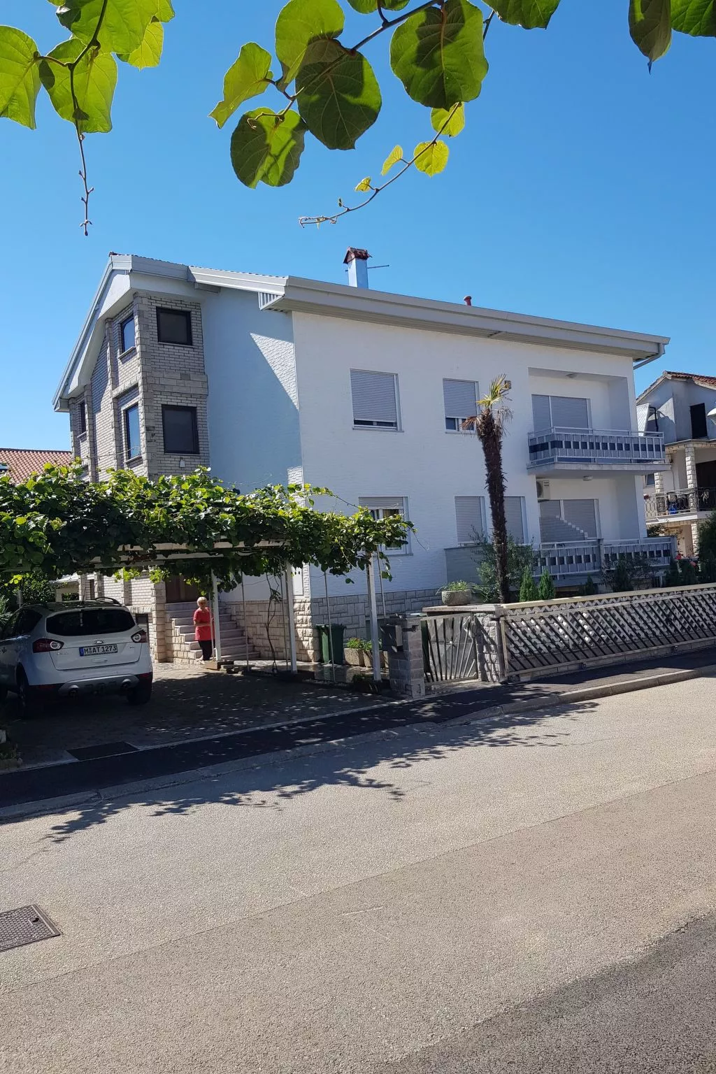 Wohnung Hama Komunela mit Garten und Stellplatz-Buiten