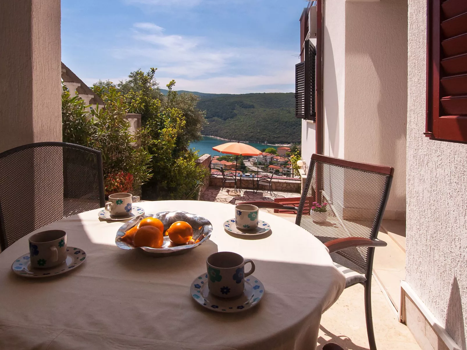 "Olia Green" mit Terrasse-Buiten