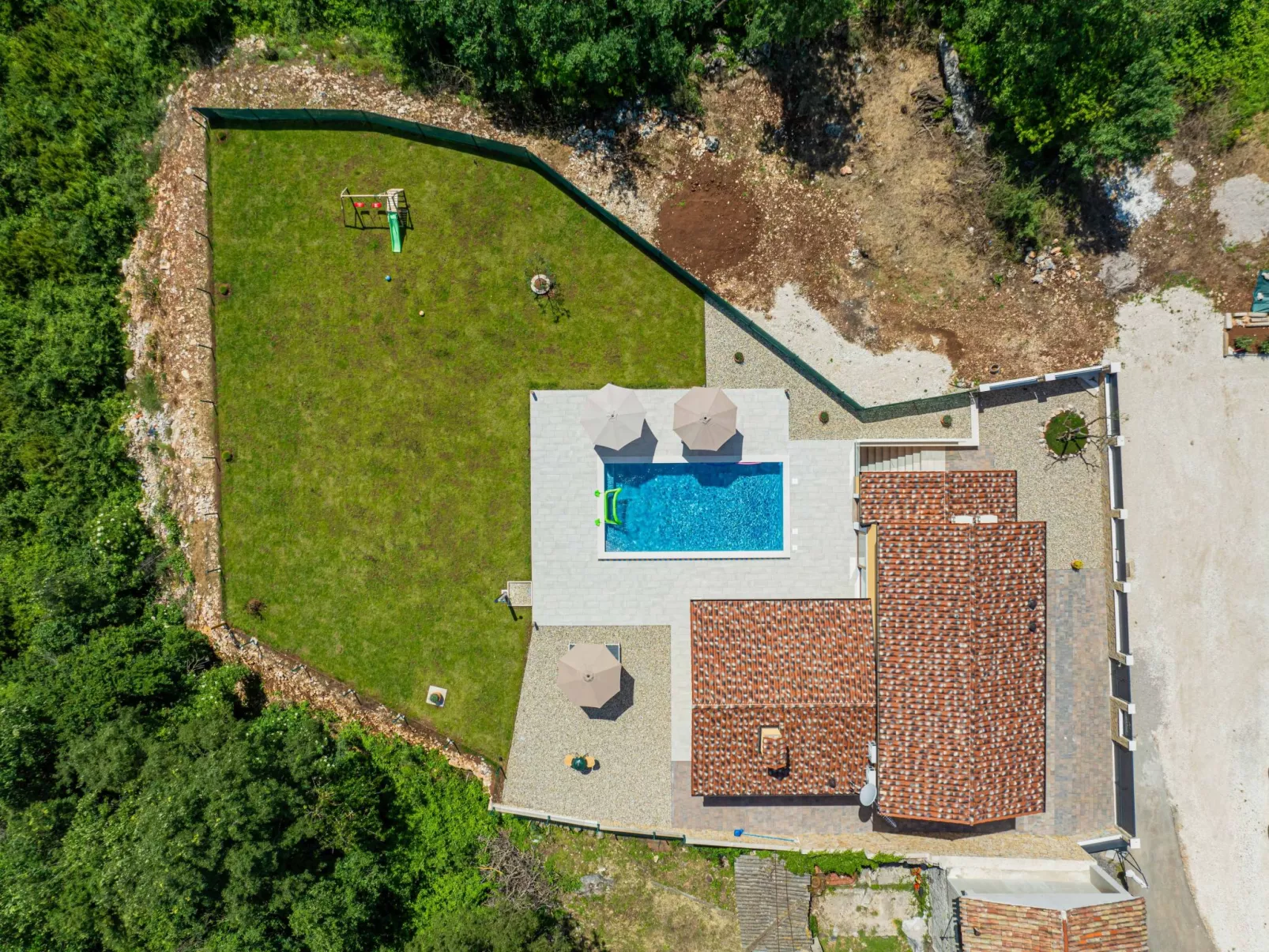 Luxuriöse Ferienvilla mit atemberaubender Aussicht-Buiten