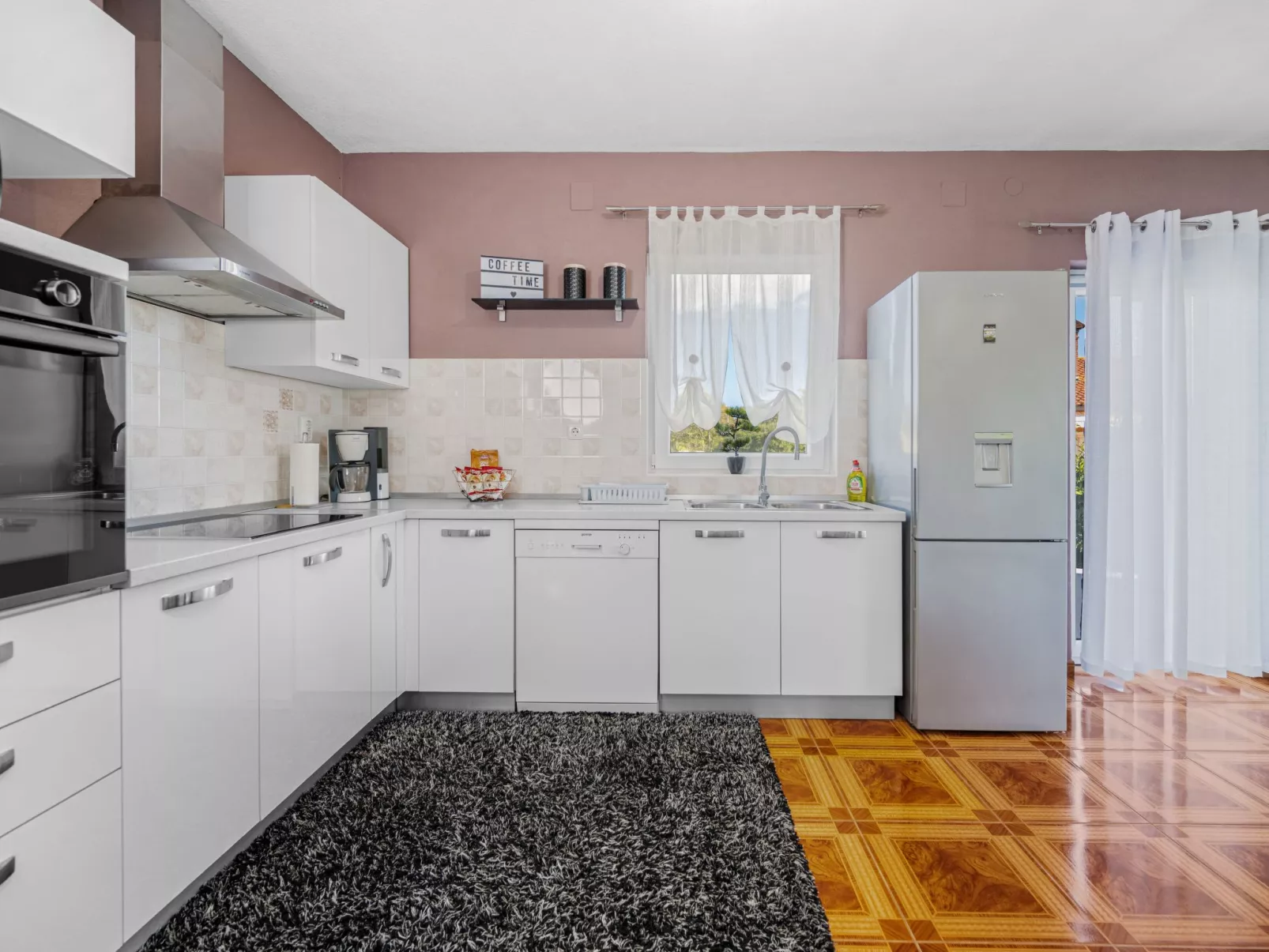 Mit Blick auf das Wasser-Binnen